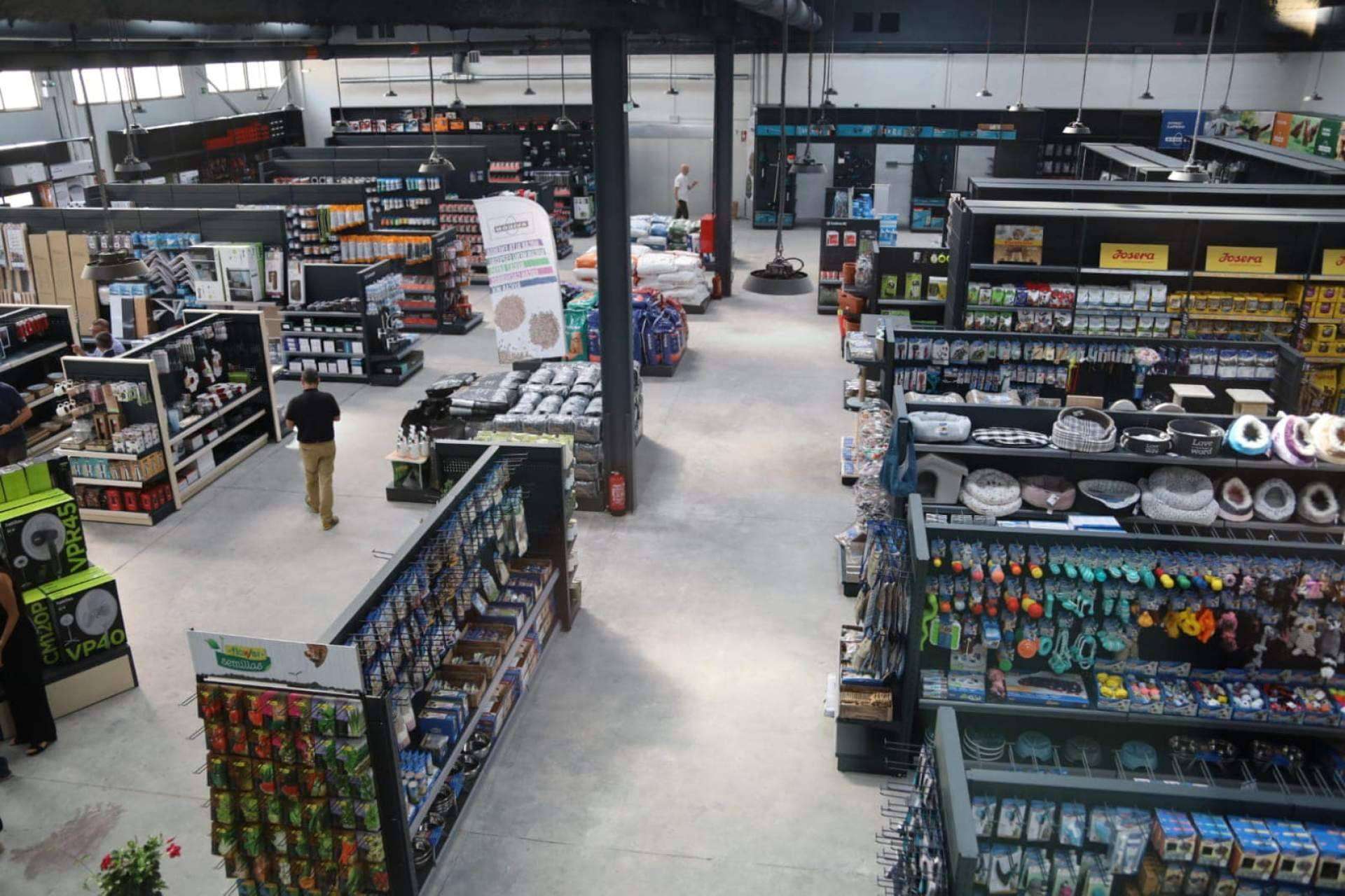 Los expertos en alimentación animal de Cooperativa AVICON abren nueva tienda y almacén