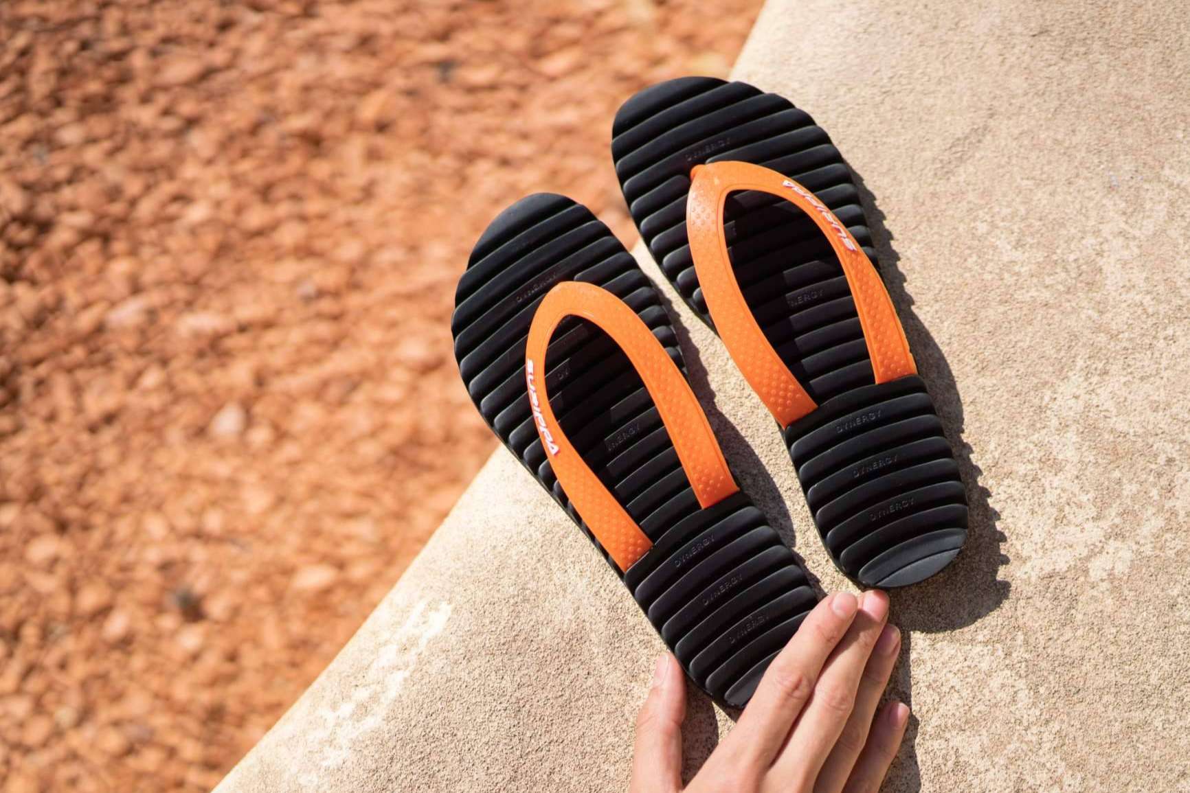 Innovadoras chanclas con doble amortiguación; la revolución en la recuperación de pies fatigados de deportistas