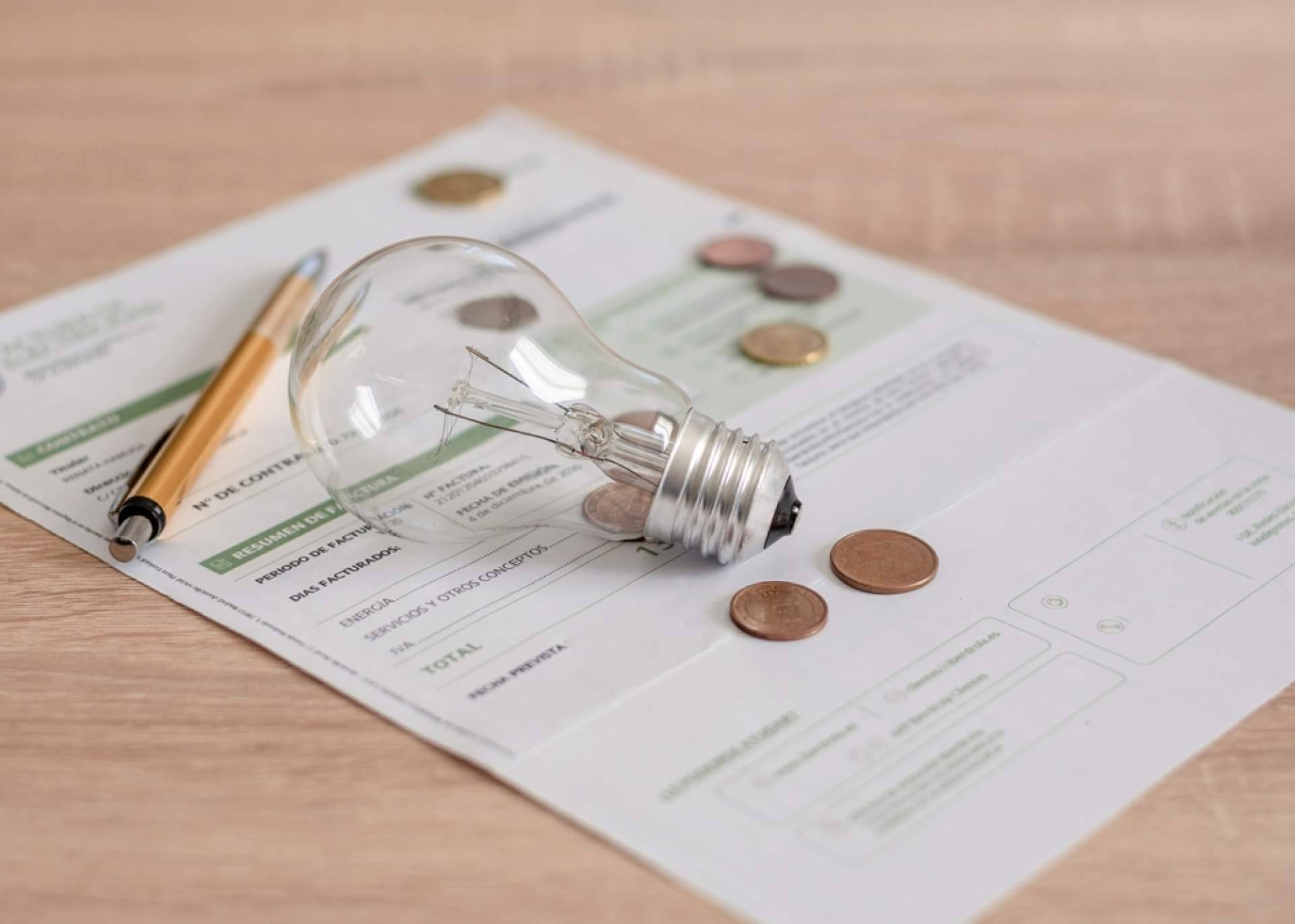 Cómo saber a qué hora es más barata la luz, de la mano de Apaga Luz