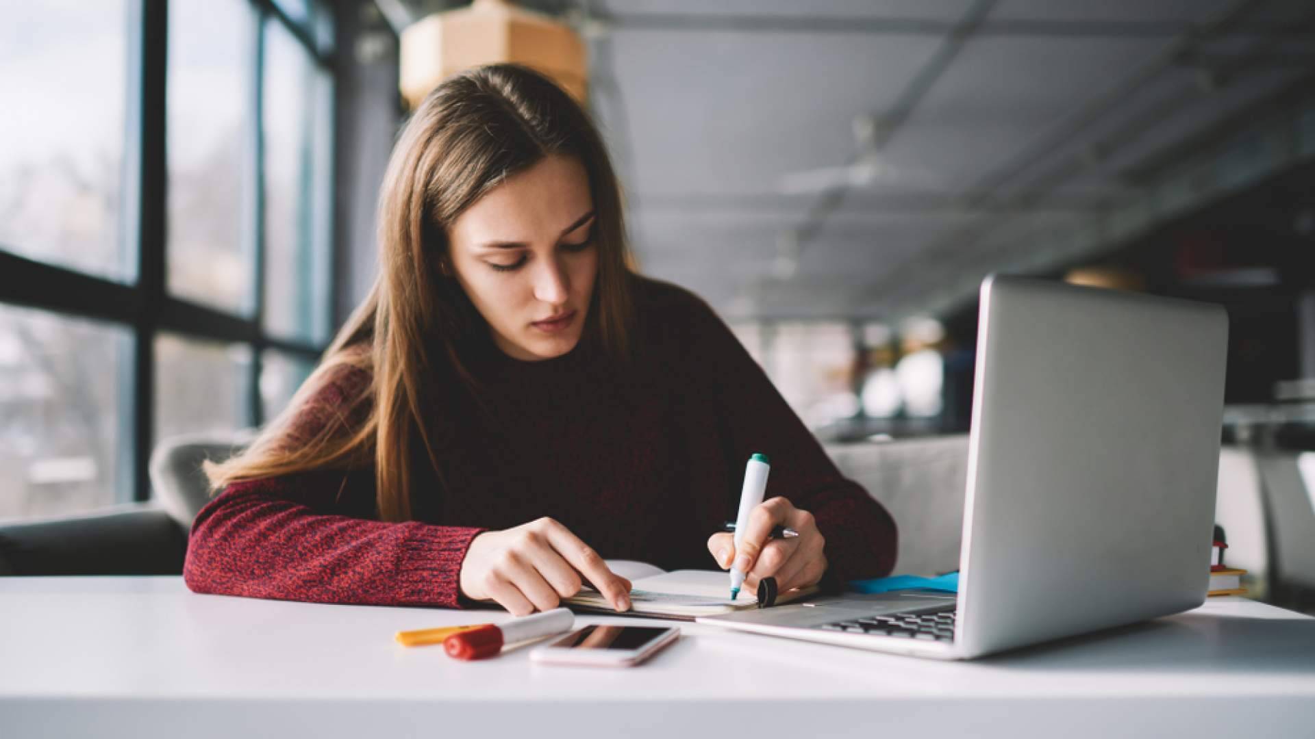 Academia Integral ofrece cursos gratuitos online con certificado oficial para empleados