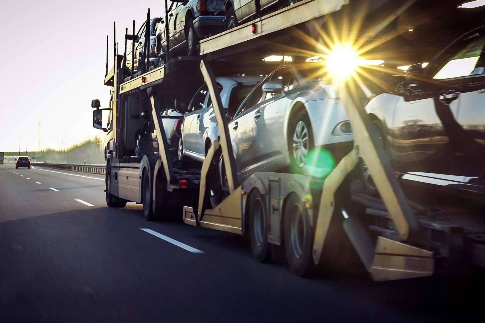 Orvipal ofrece un servicio de transporte de coches en España a precio justo