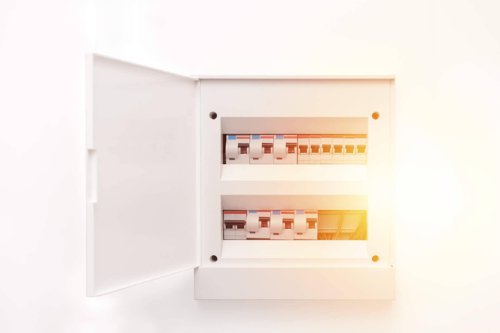 Los interruptores Acti 9 ic40v de Cadenza Electric garantizan protección ante incidentes eléctricos