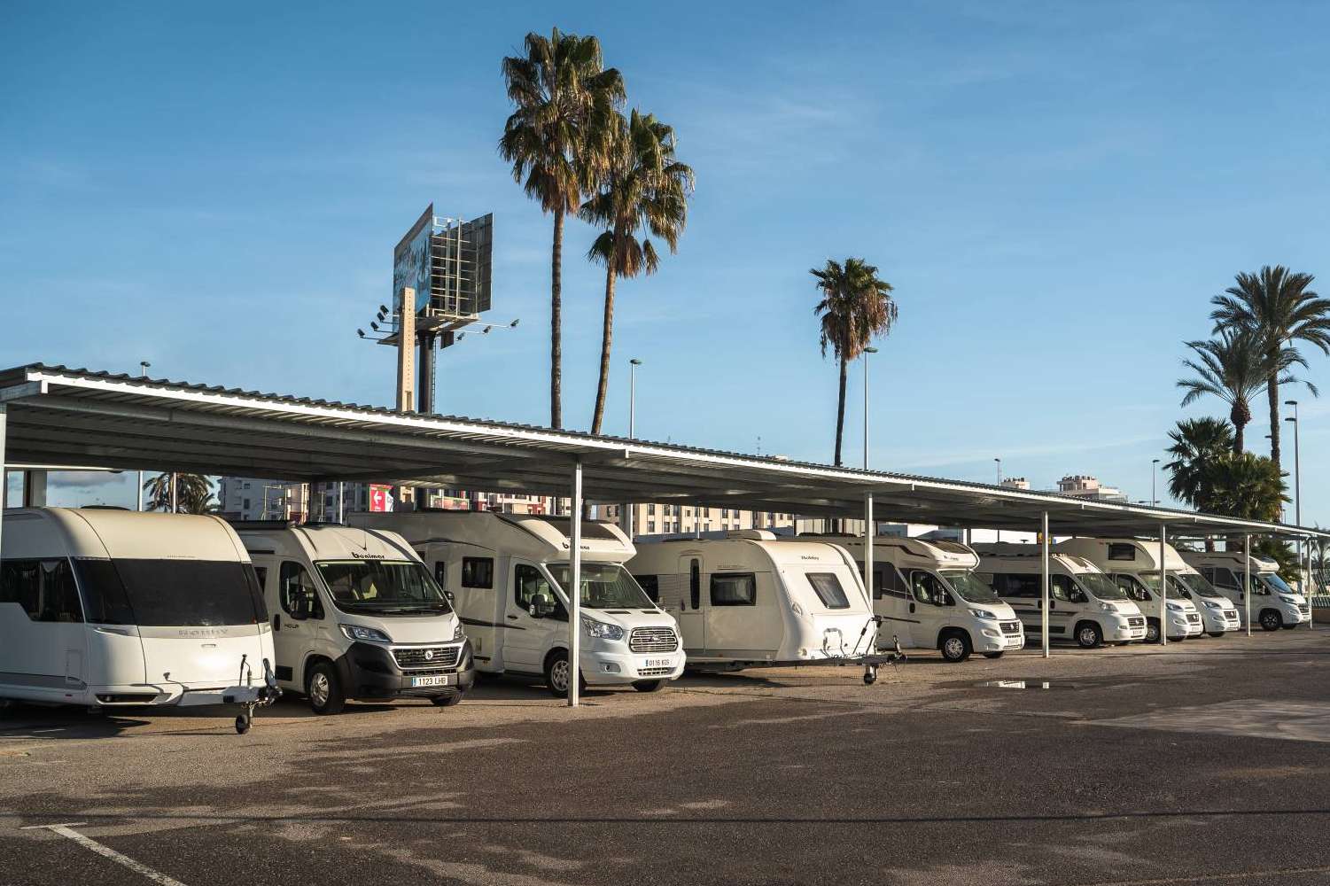 Aparca2, un espacio de aparcamiento de 9.000 m2, totalmente vallado y asfaltado
