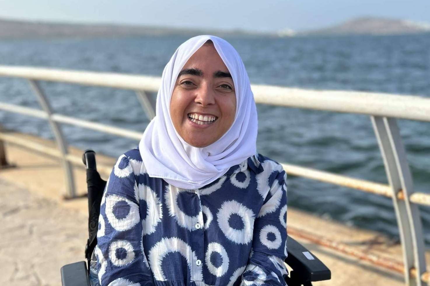 Hanan Riyani realiza sesiones de terapia holística y psicología
