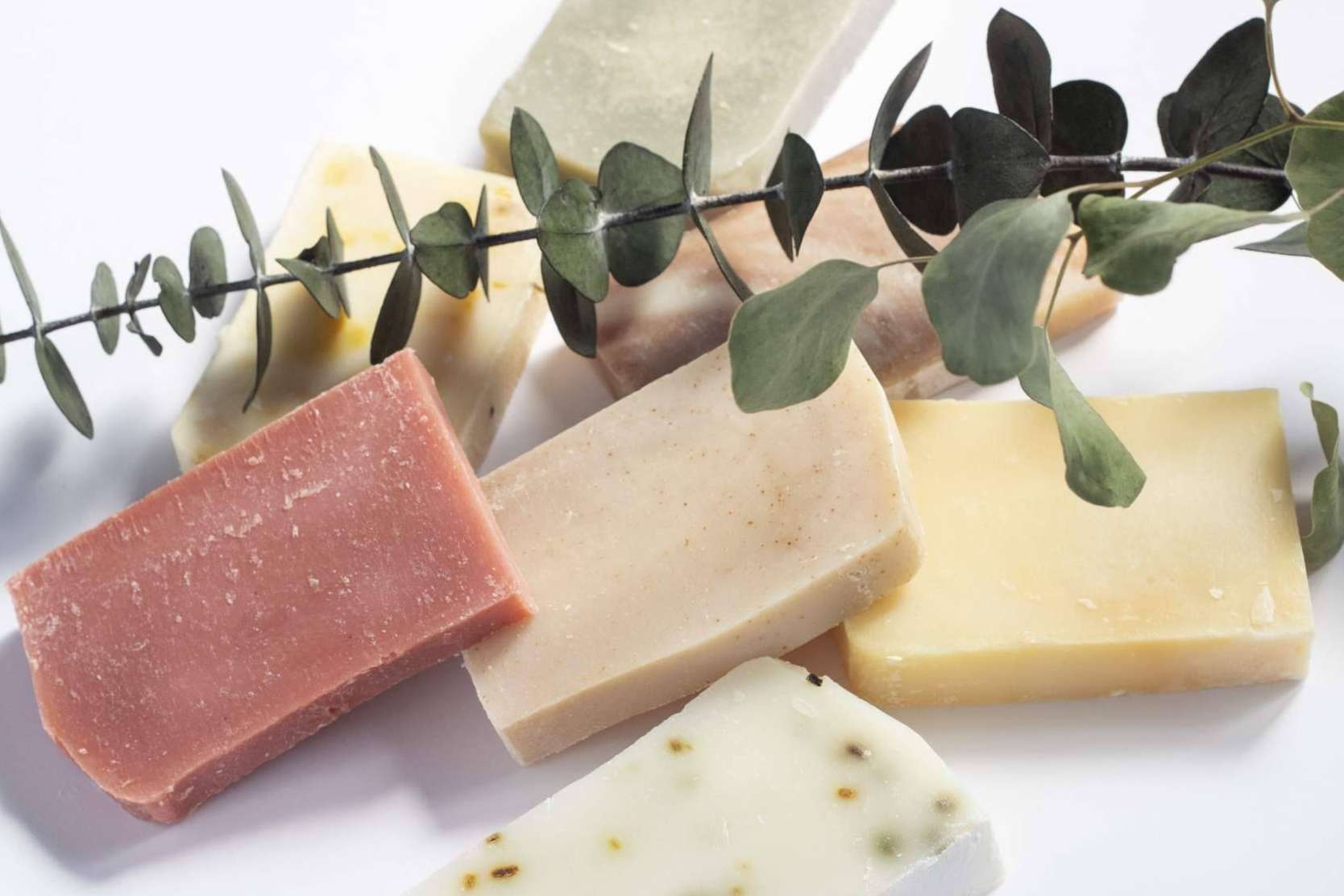 Cuidados del cabello con productos ecológicos. Amapola Biocosmetics ofrece opciones respetuosas y efectivas.