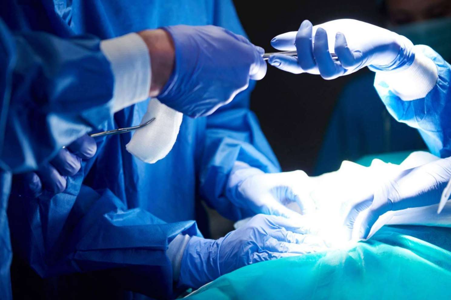 ¿Cómo encontrar un equipo de cirujanos plásticos profesionales certificados en Miami? Dolls Plastic Surgery