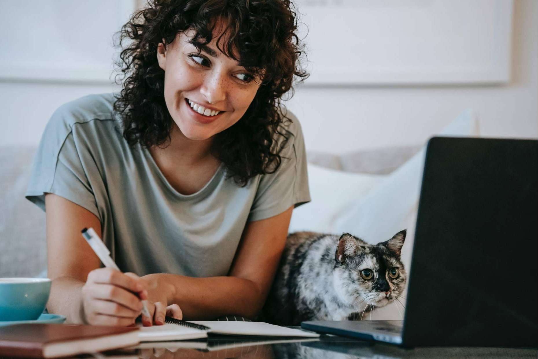 Los másteres online en España son una oportunidad para especializarse y mejorar el futuro laboral