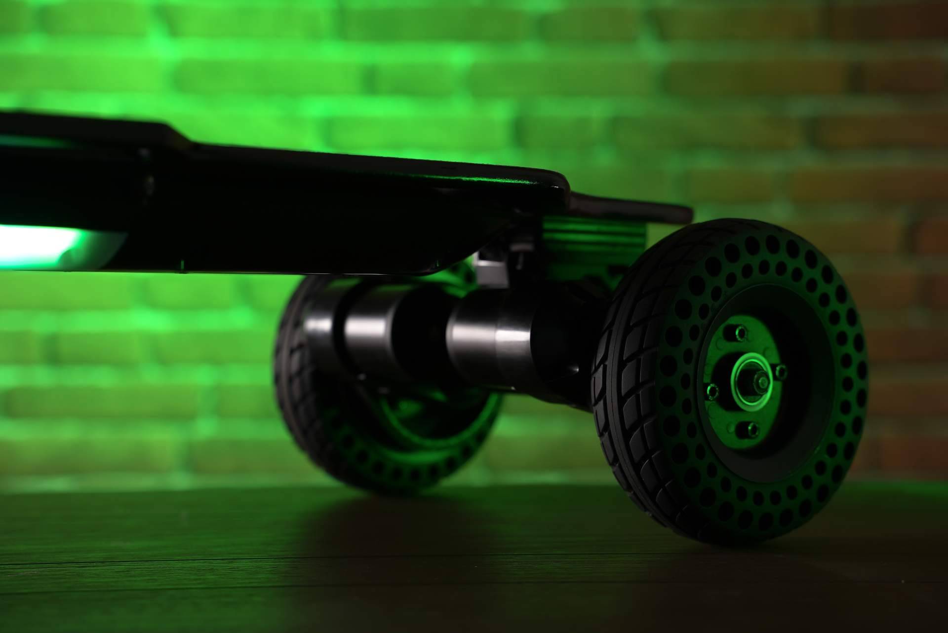 Tomahawk Skateboards profundiza en el funcionamiento del motor eléctrico en los skateboards