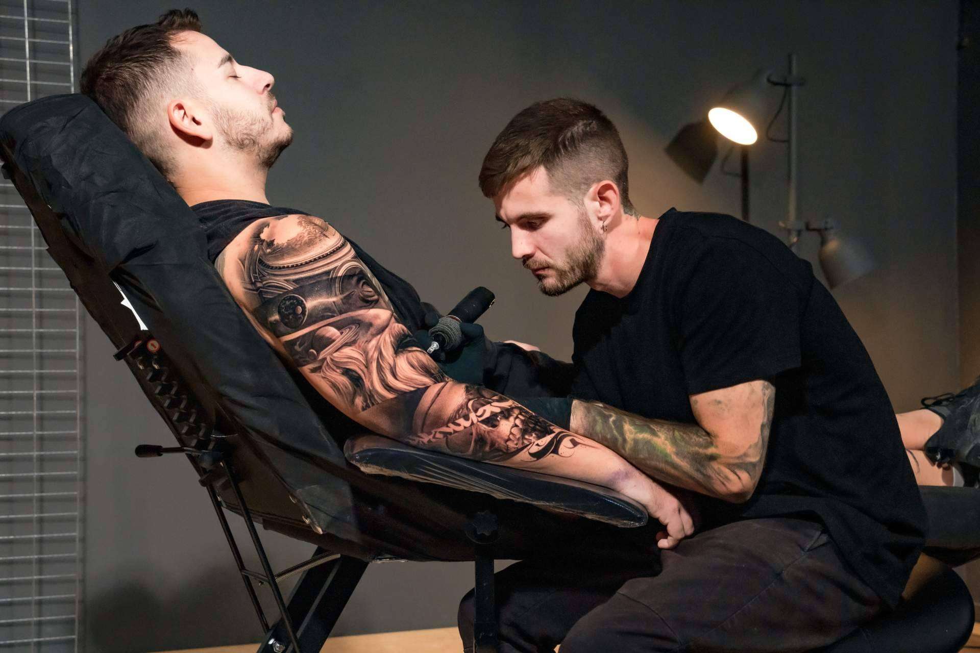 Habbility ofrece un curso de tatuajes en el brazo para hombre que no deja de ganar adeptos