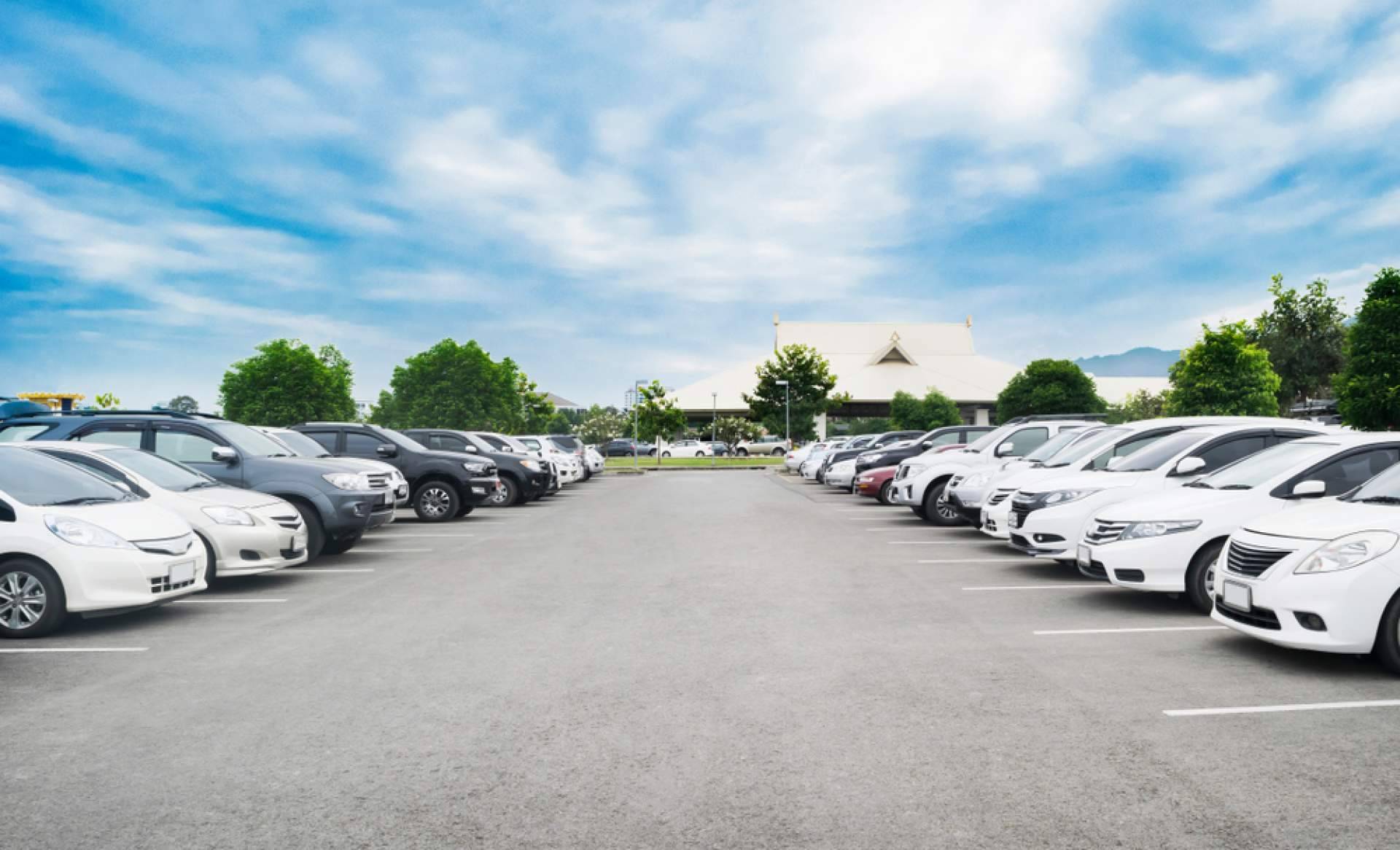 ¿Dónde aparcar el coche al lado del aeropuerto de Alicante de forma segura? Monster Parking