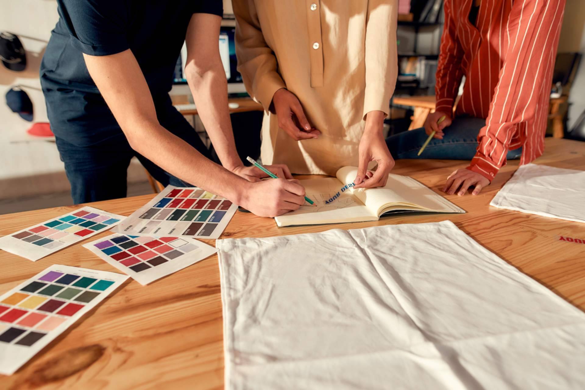 Ainos Publicidad y el impacto del merchandising en festivales y conciertos