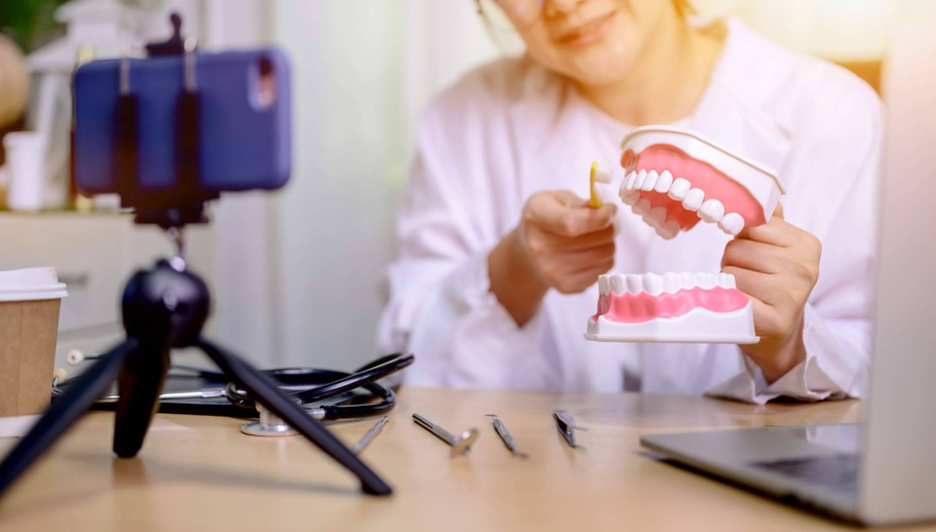 Convertirse en un profesional de la higiene bucodental con la formación que ofrece EEP iGroup