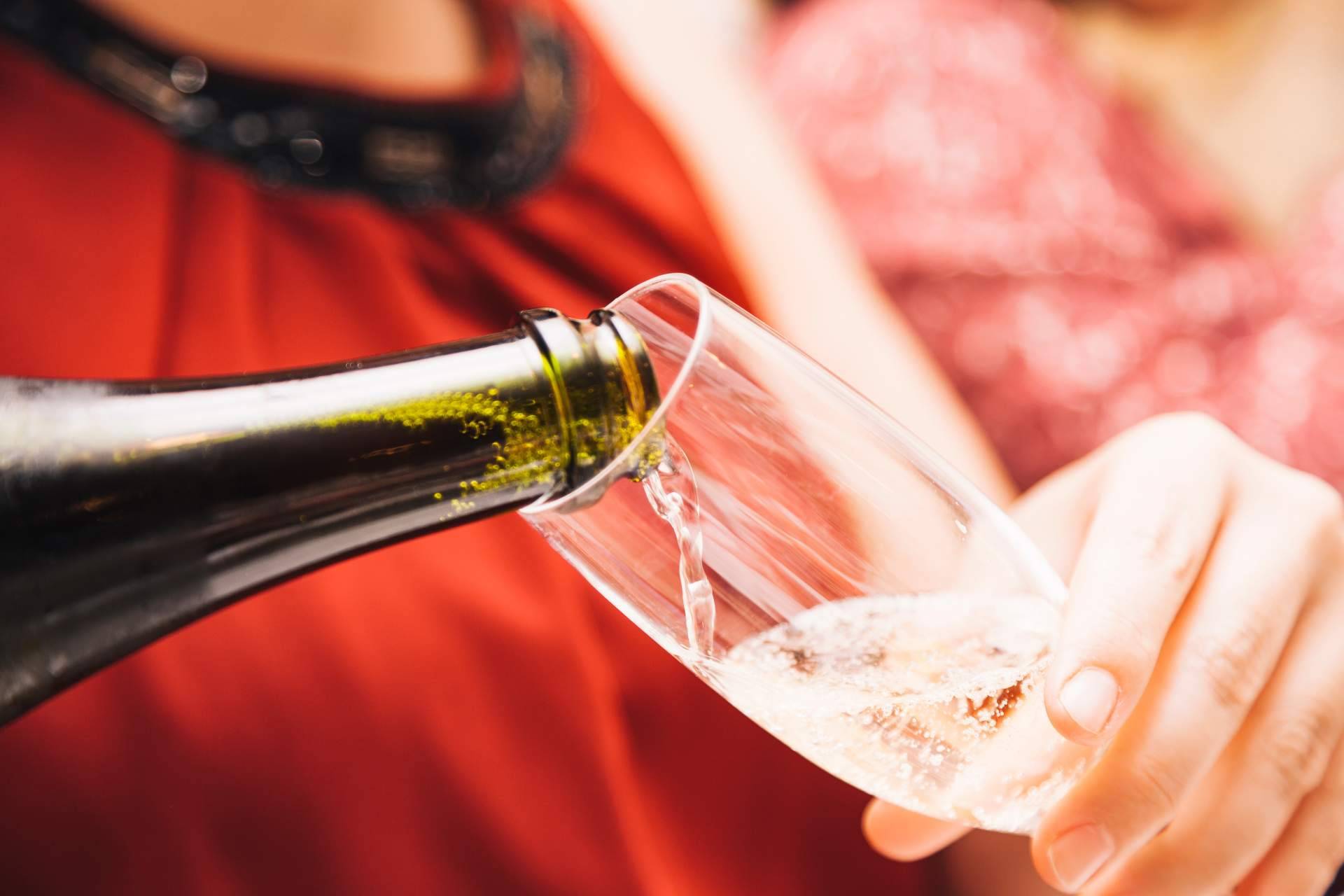 ¿Qué diferencias hay entre el champagne francés y el cava?, por La Tintorería Vinoteca