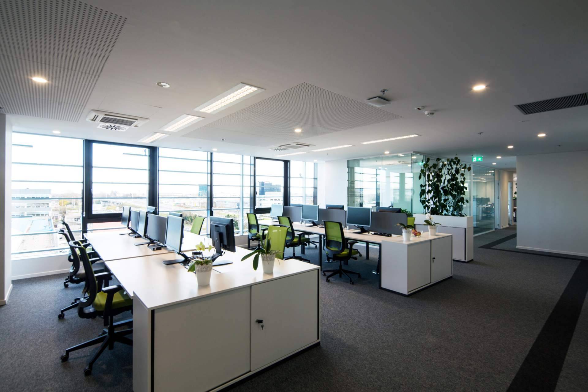 Cómo impulsar el bienestar y la productividad con el interiorismo de oficinas