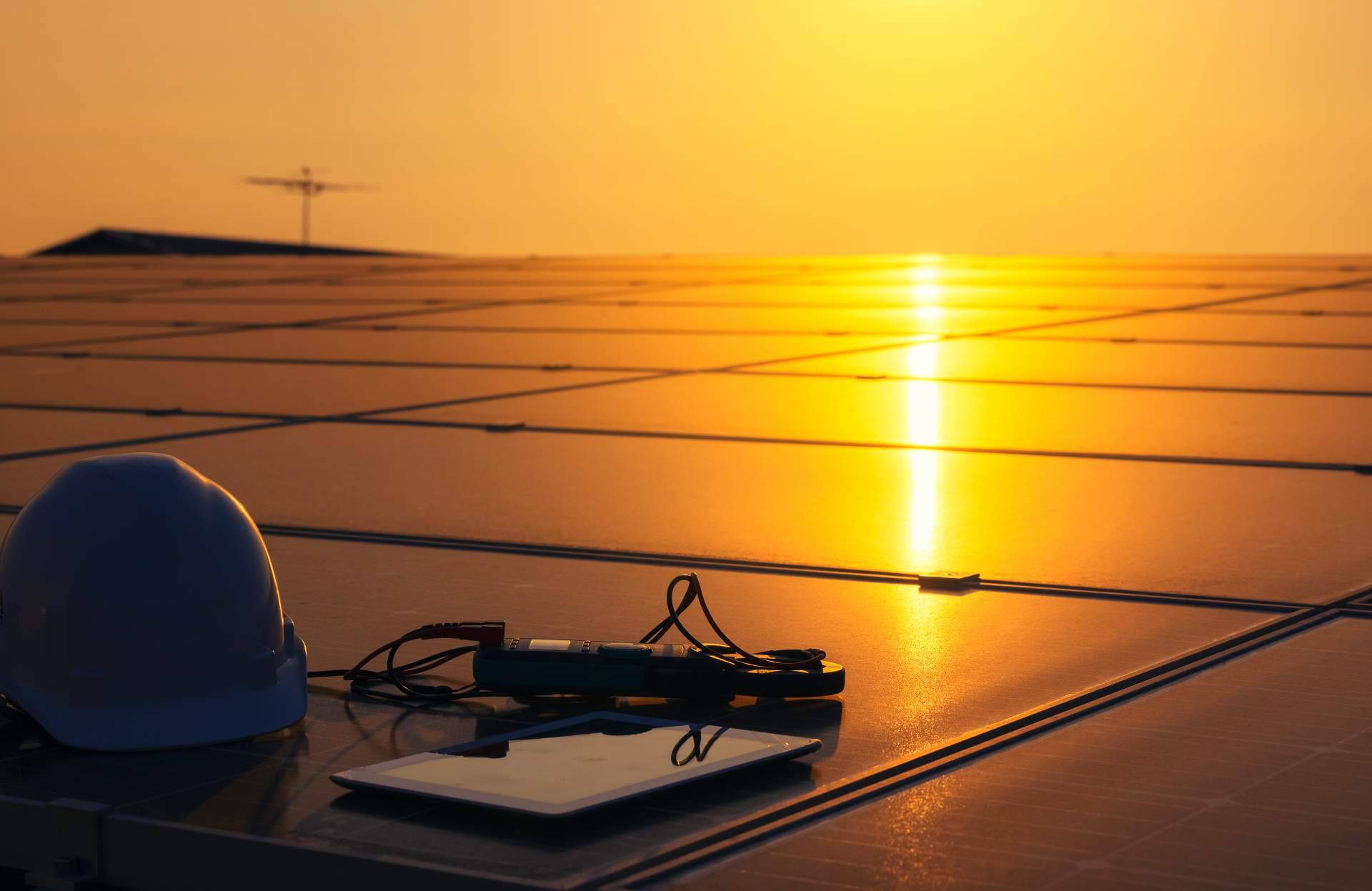 Acierta Eficiencia, empresa especializada en la instalación de placas fotovoltaicas para empresas y hogares