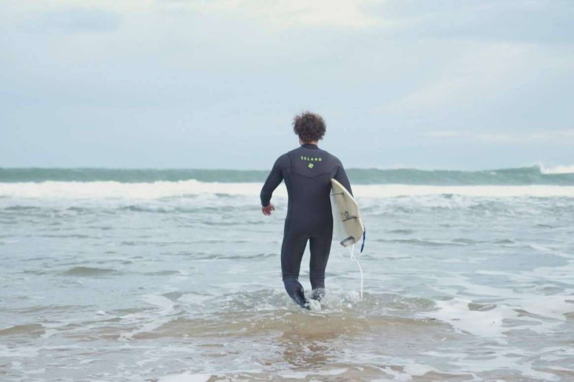 ¿Cómo aprender a surfear con Surfland.app?