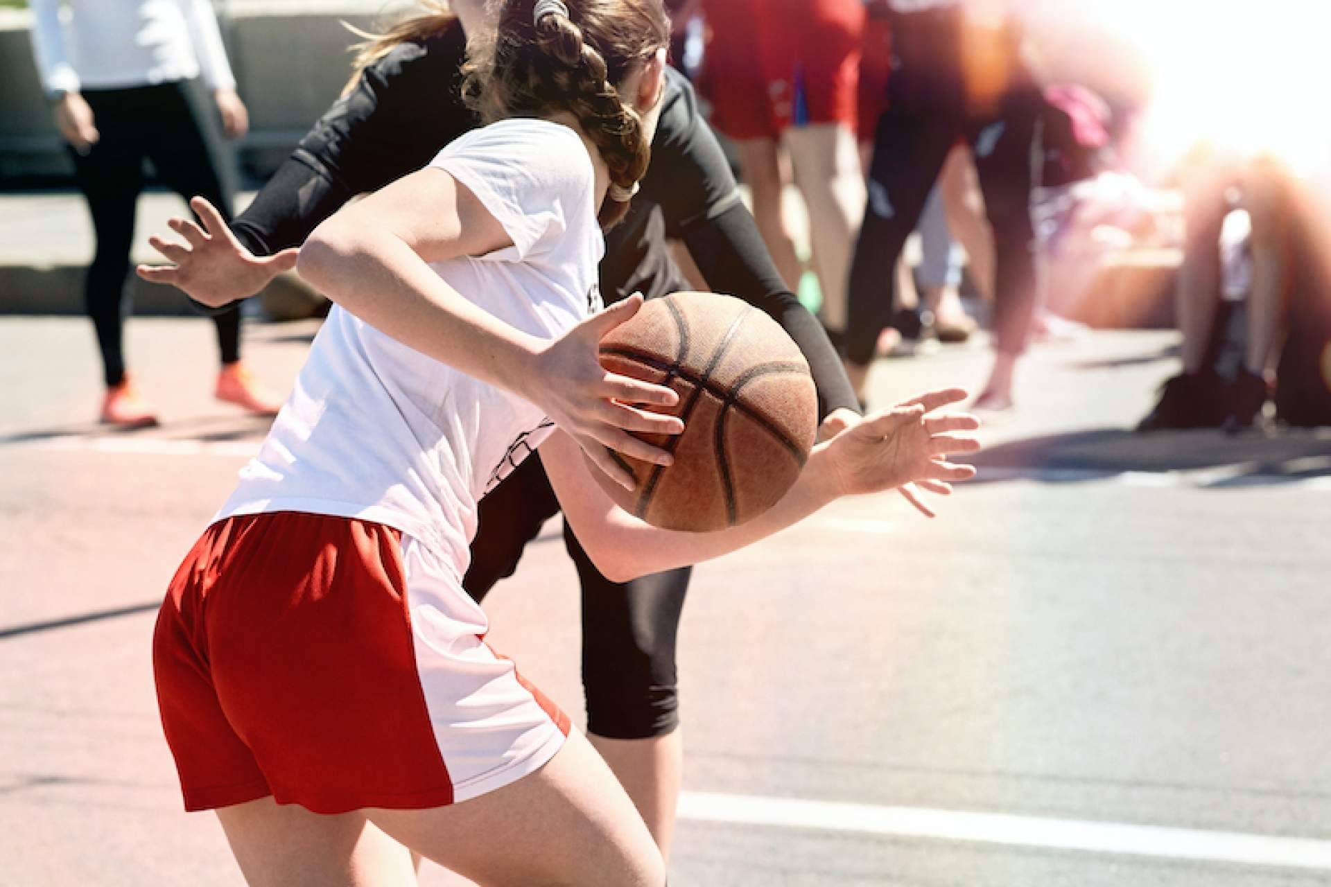 Para potenciar el rendimiento y prevenir lesiones en el baloncesto en colaboración con BQSALUT de la Federación Catalana de BasketAetrex lanza servicio de escaneo 3D de pies y plantillas personalizadas