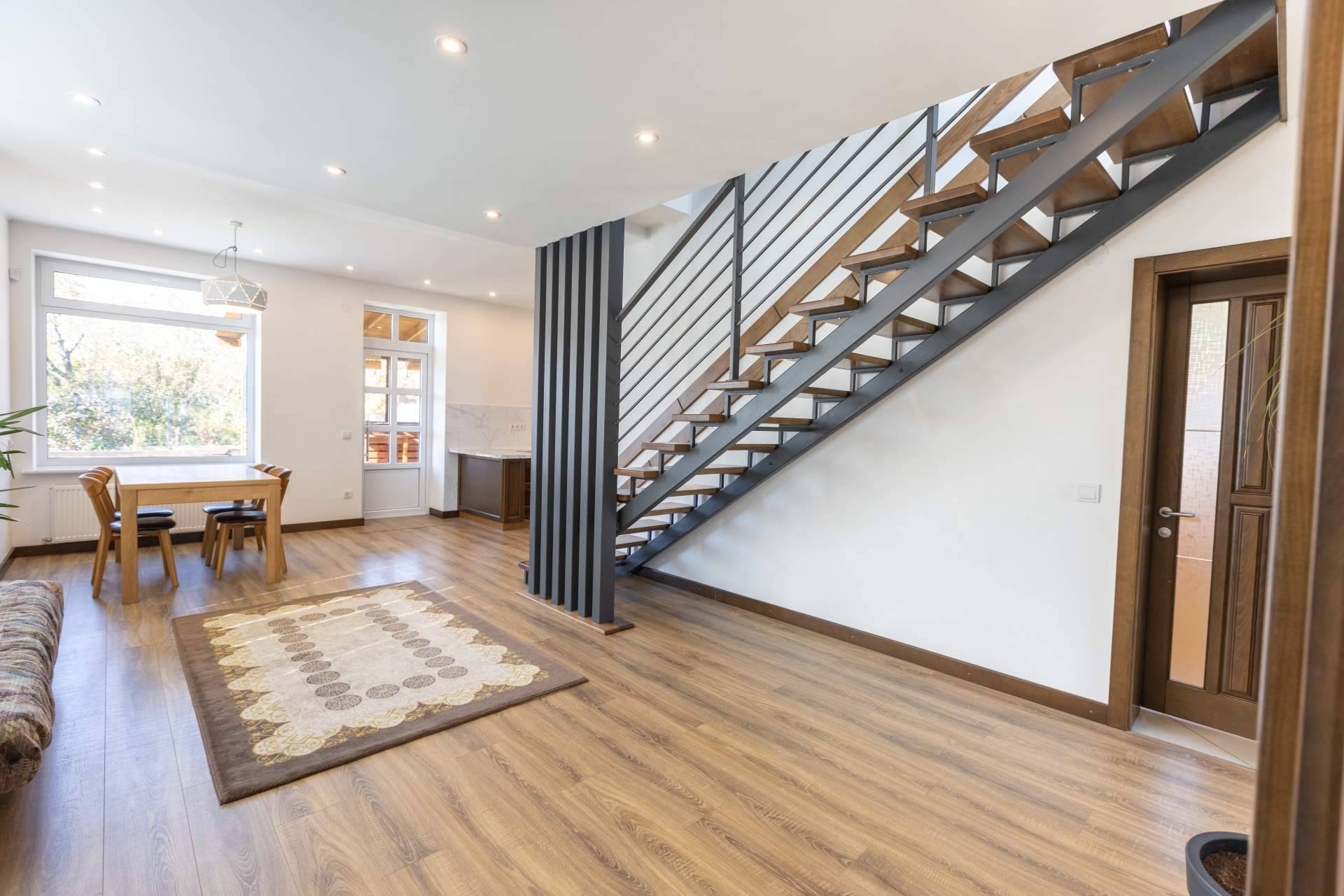 Diseños de escaleras metálicas de interior, de la mano de Enesca
