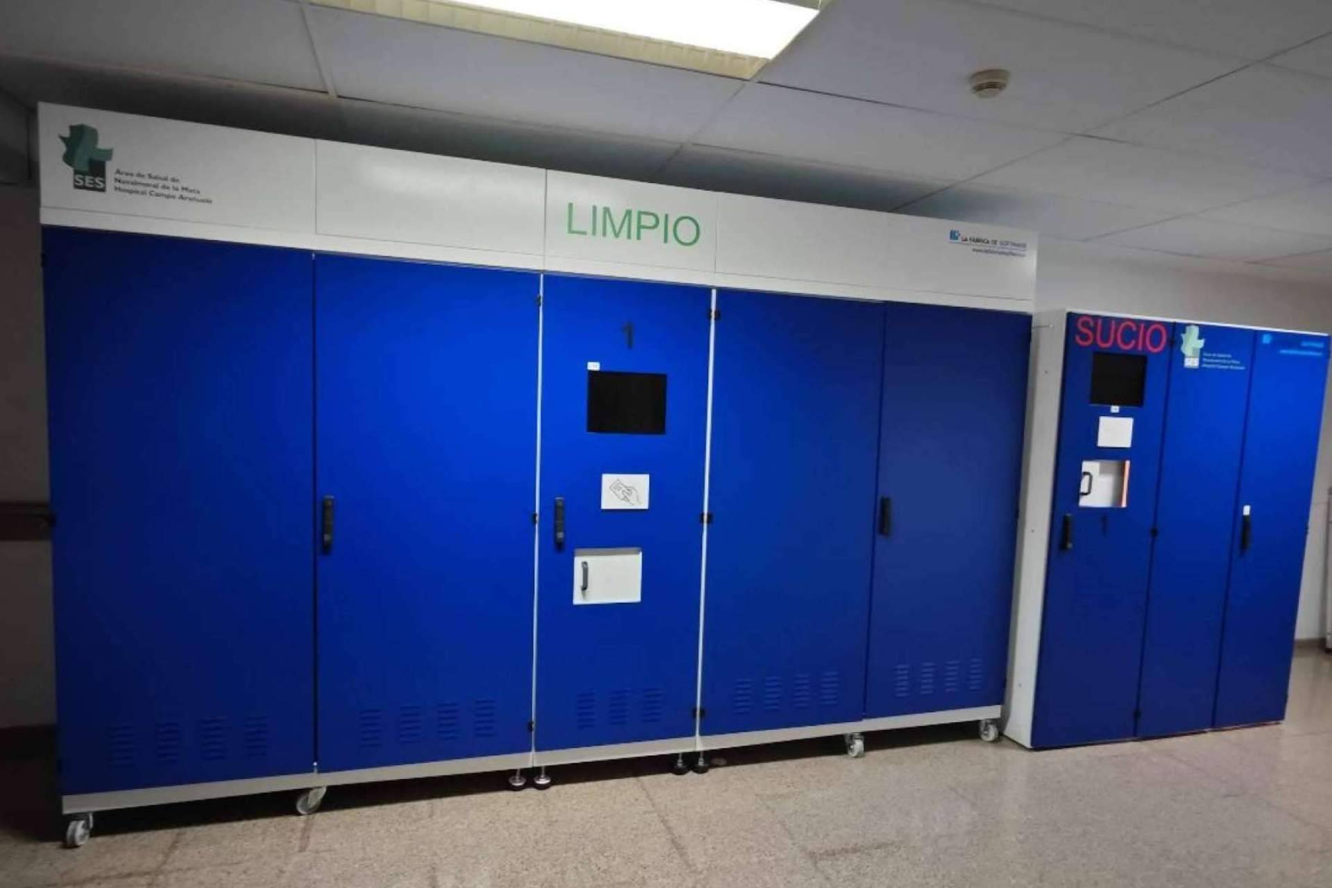 Prendas laborales como uniformes con la dispensadora automática de La Fábrica de Software