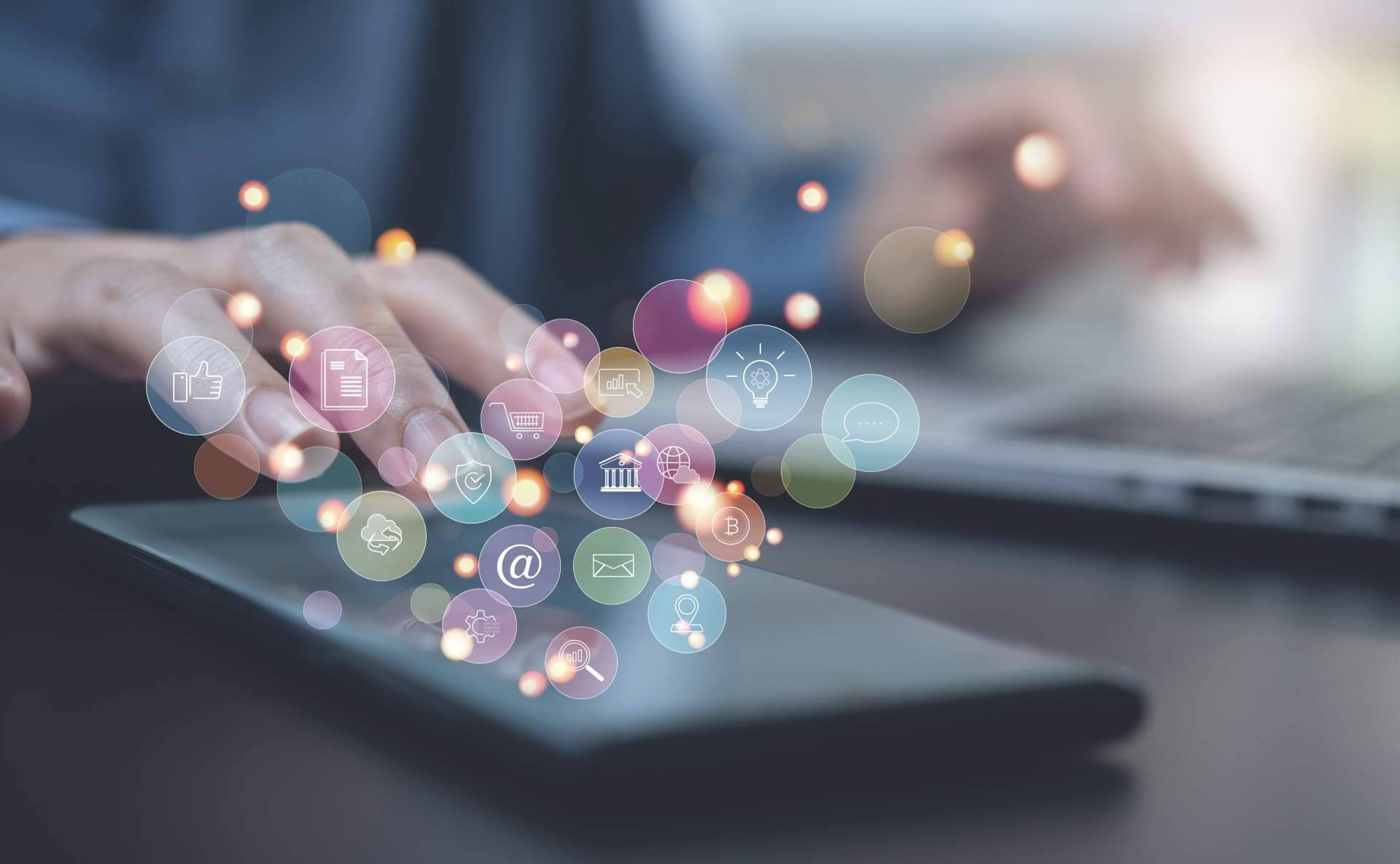 Mejorar la productividad con las apps vinculadas al sistema gestor de la empresa, por AKX Studio