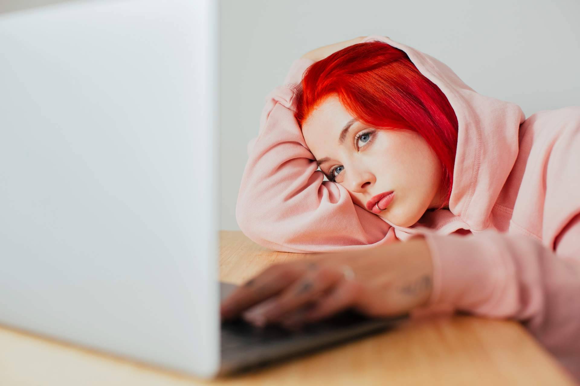 Bibefy informa sobre la relación entre redes sociales, confianza y autoestima