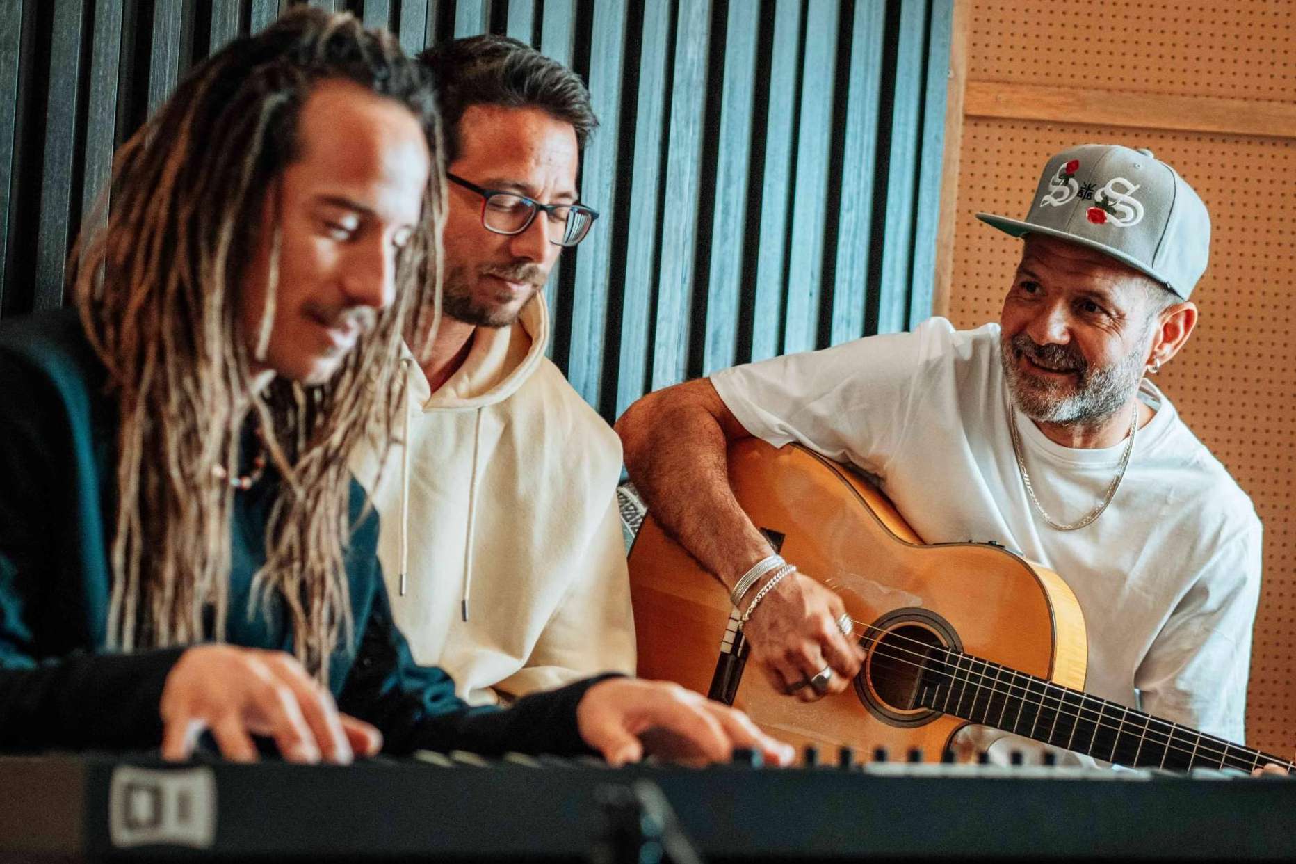 'Nuevo Comienzo', el primer álbum de Awake