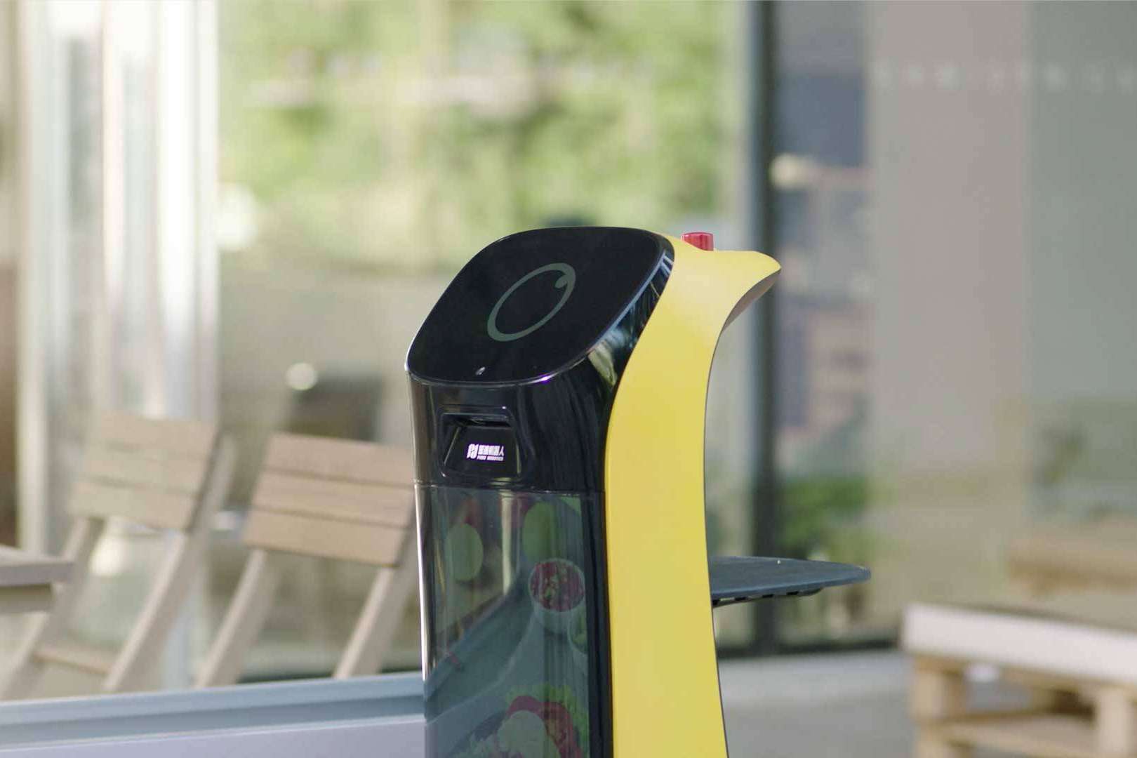 Telsystem presenta Kettybot, un robot ayudante para diversos negocios