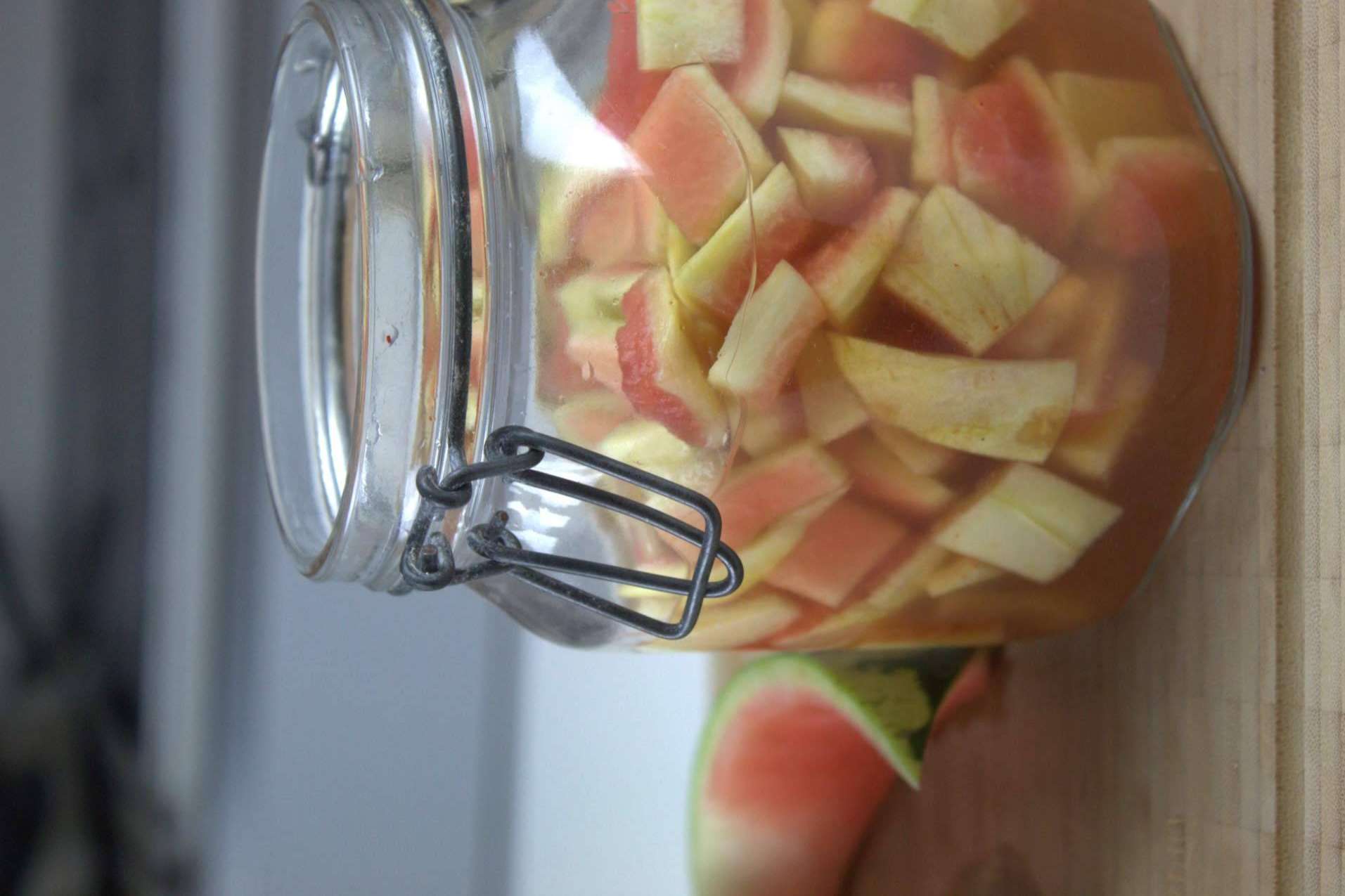 El libro que enseña a ahorrar convirtiendo mondas de plátano, posos de café o pipas de melón en deliciosos platos