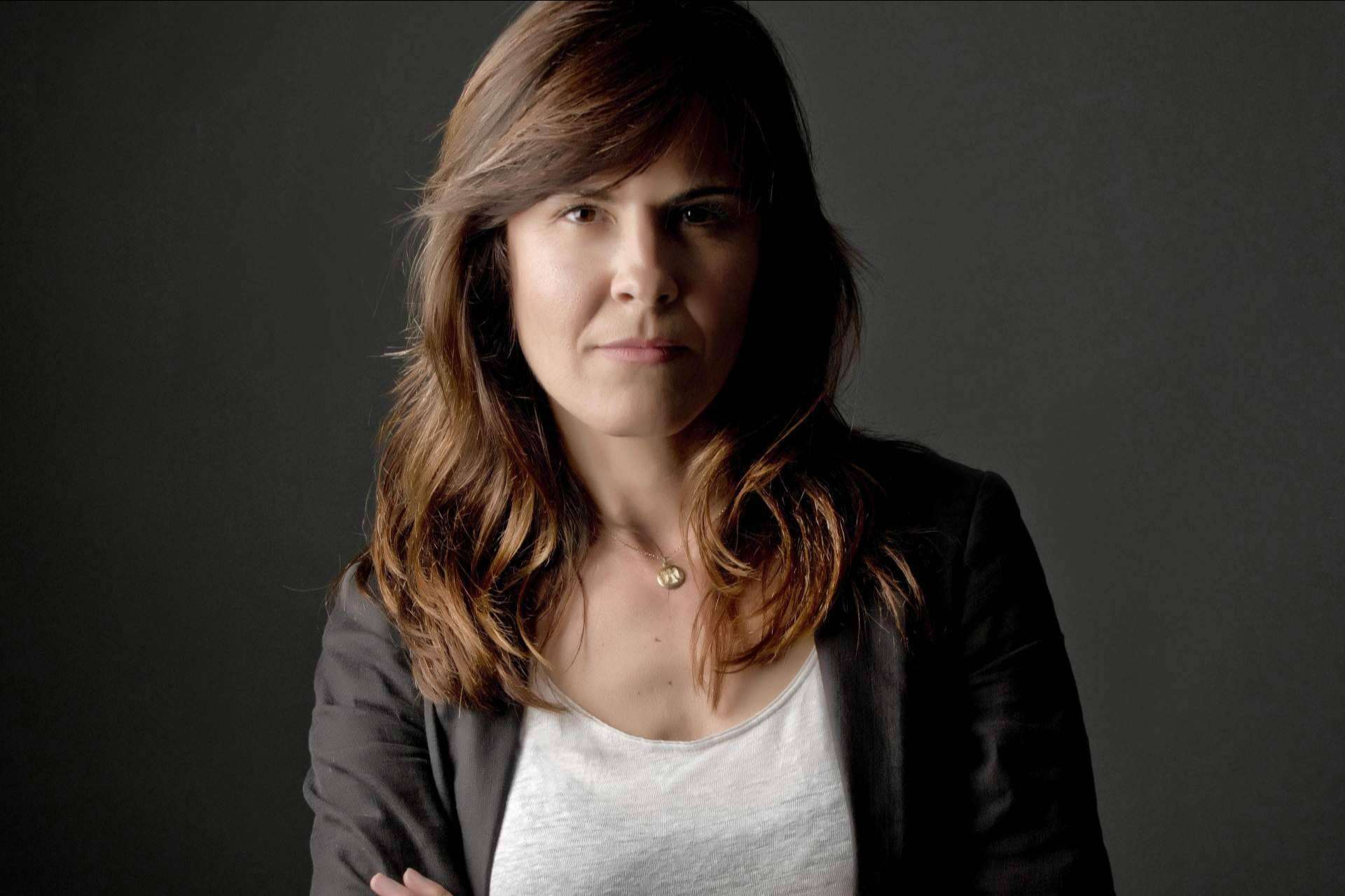 La fundadora & directora creativa de INDAStudio, Isa Rodríguez, concede esta entrevista