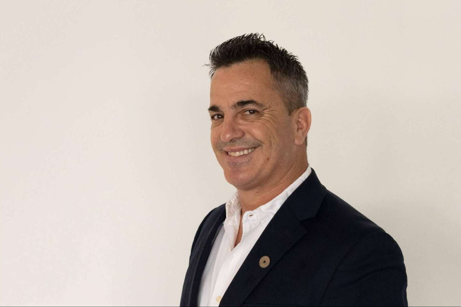 Descubrir las ventajas de invertir en Emiratos Árabes Unidos, con el representante de JM Realtor, Jesús M. Hernández