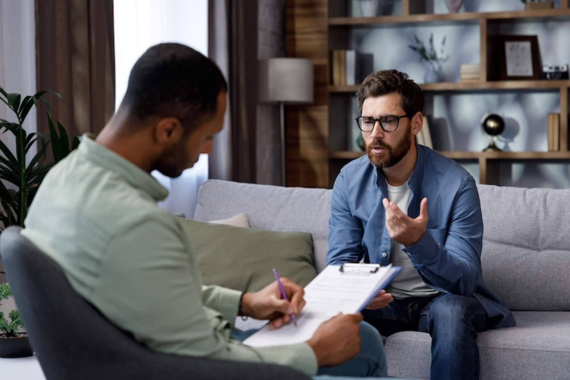 La terapia psicológica para tratar la dependencia emocional