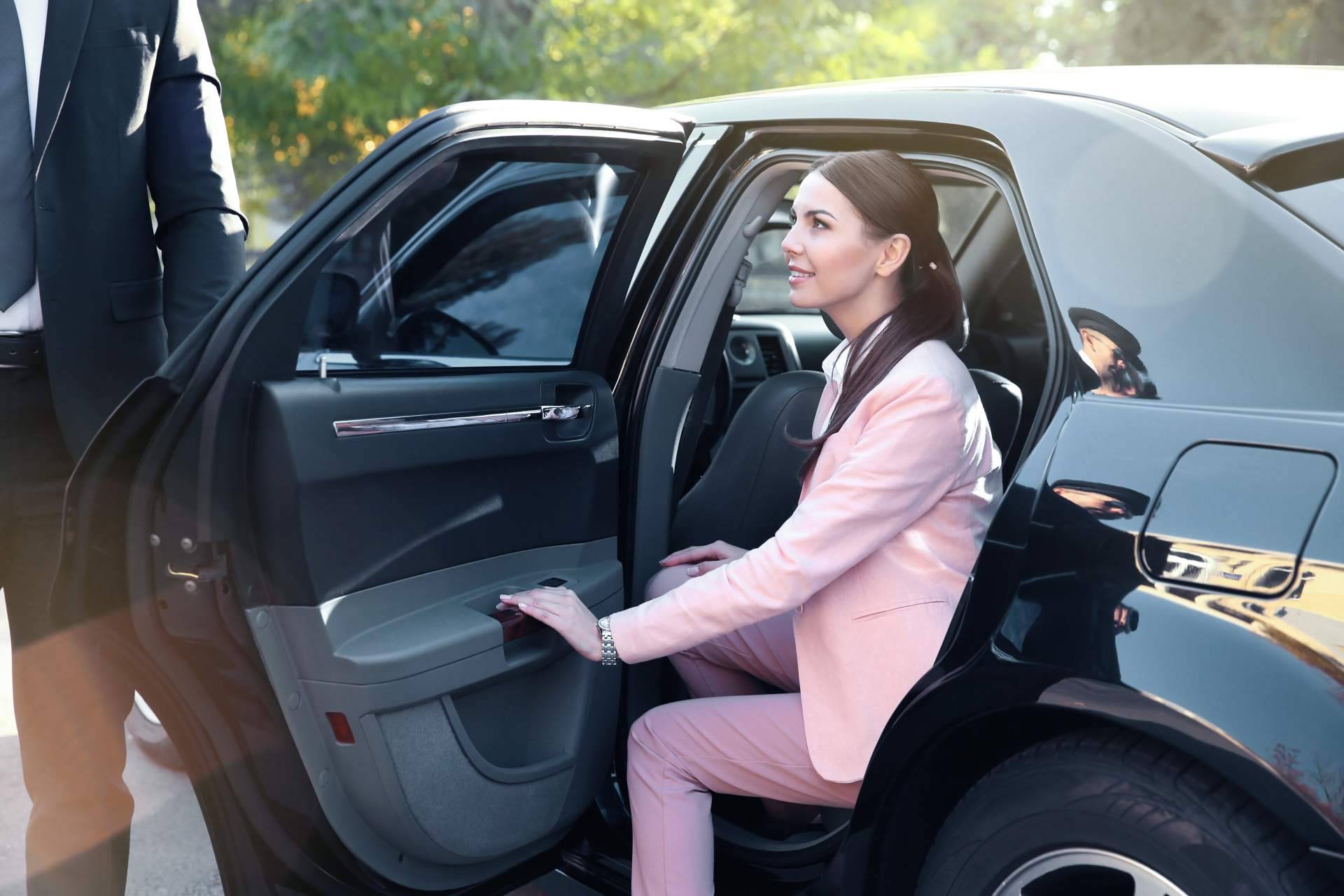 Contratar el servicio de transfer privado en Ibiza de Alpha VIP Transfer