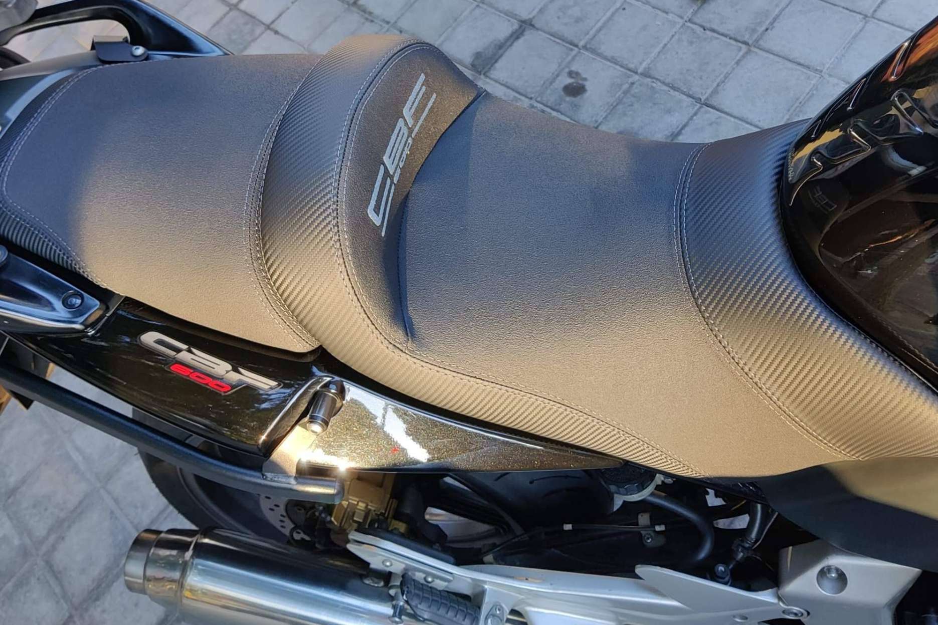 Asientos para motos personalizados con la empresa JM-FUNDAS