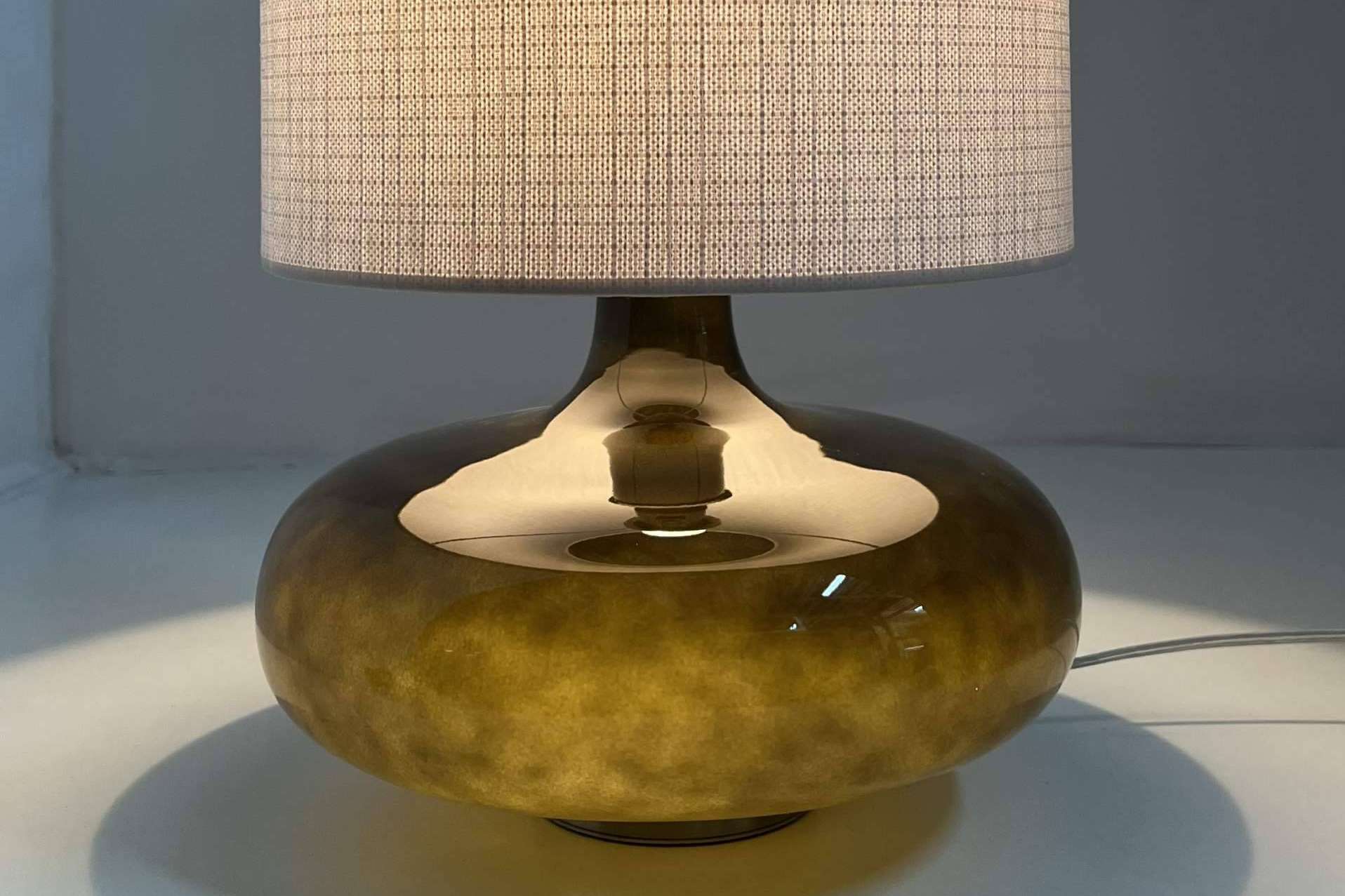 Home Switch Home, empresa fabricante de lámparas con bases de cristal iluminadas