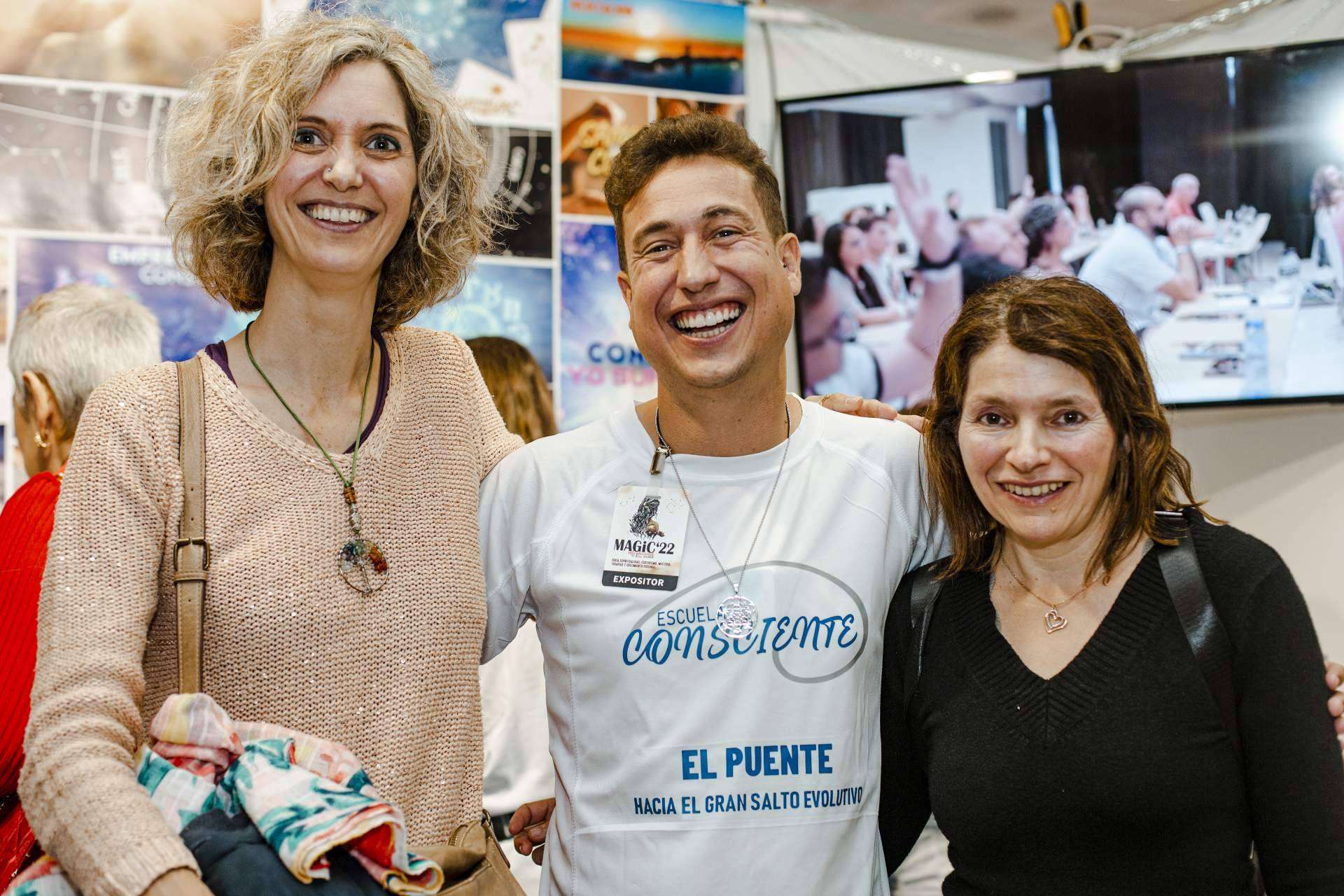 Una plataforma comprometida con crear un movimiento consciente es Escuela Consciente