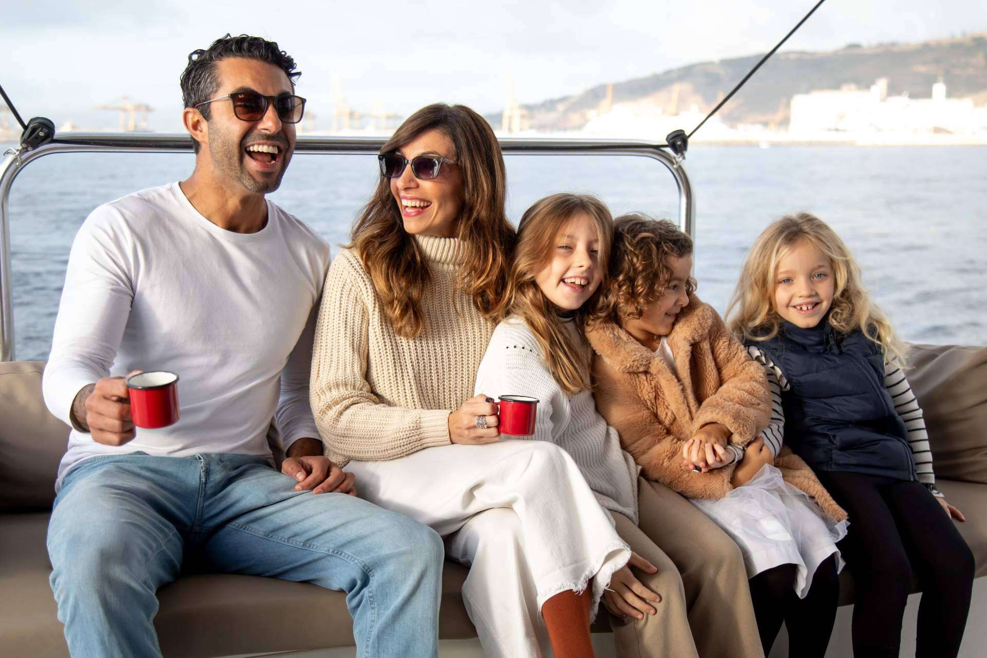 Salir en invierno en barco en Barcelona es una idea más económica y con mucho encanto, según Sondevela