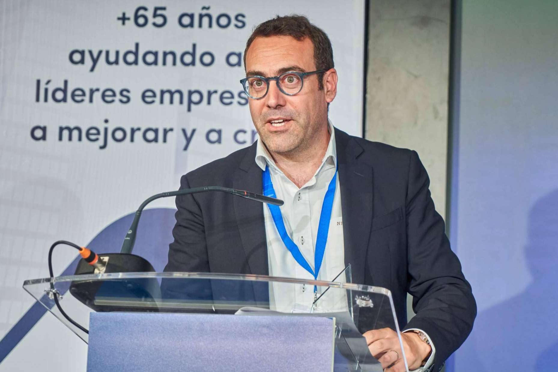 COMUNICAZYON; EL LIBRO (en mayúsculas) ayuda a dominar y monetizar el arte de la oratoria