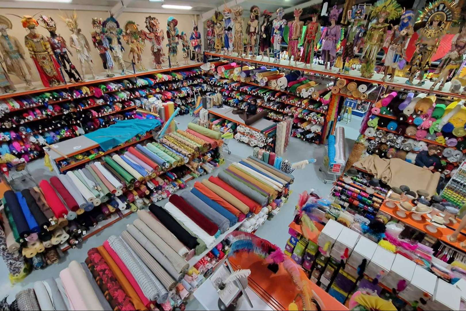 La historia de la tienda de Carnaval Casa Ángel explicada por su CEO