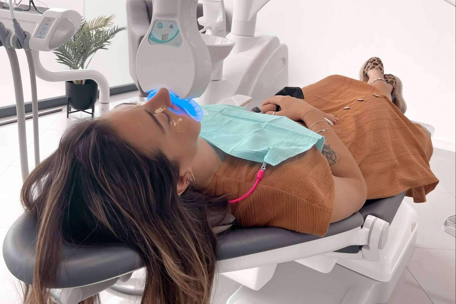 Todo sobre el blanqueamiento dental, con Clínica MG Dental