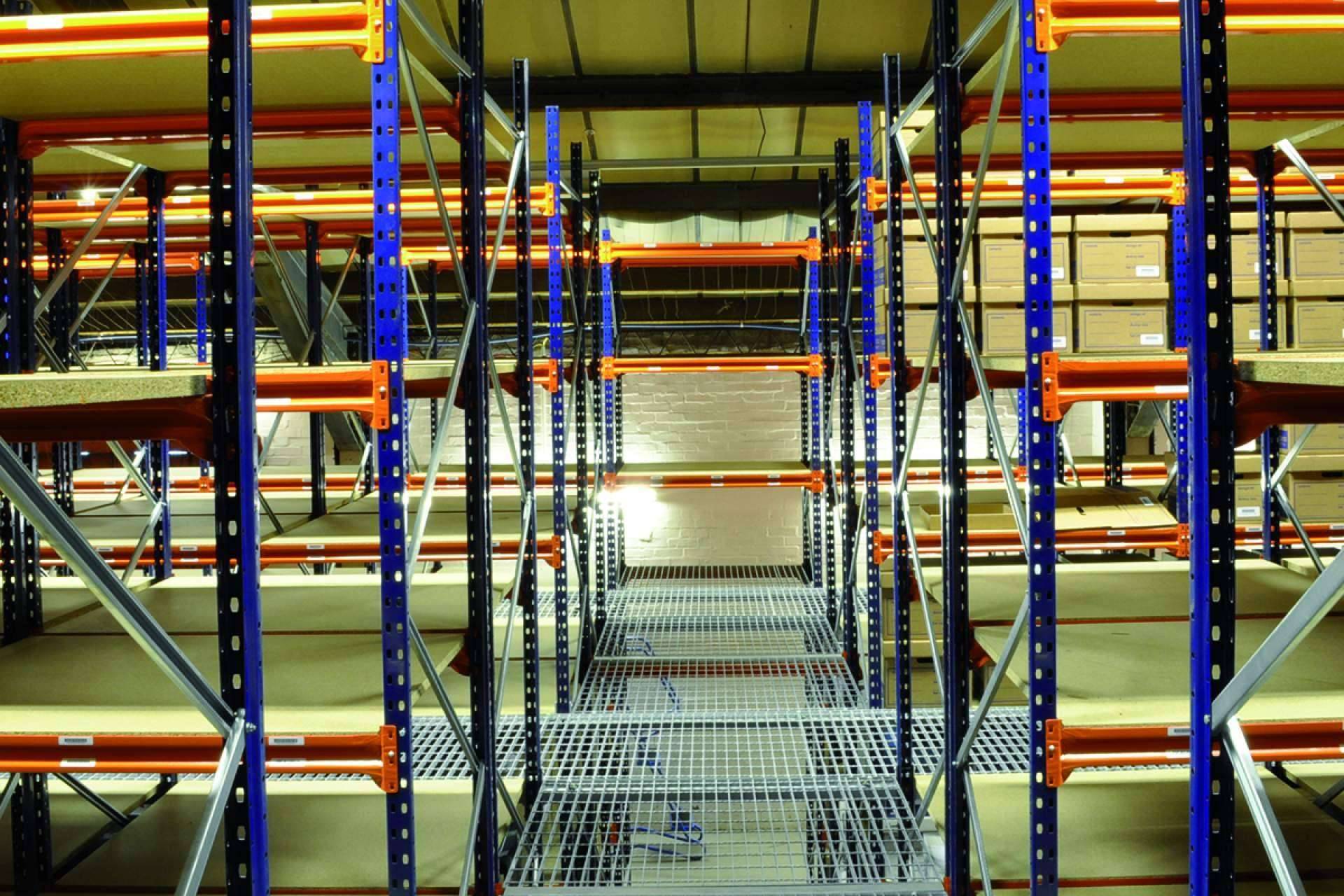 Estanterías industriales con los especialistas de Logisprix