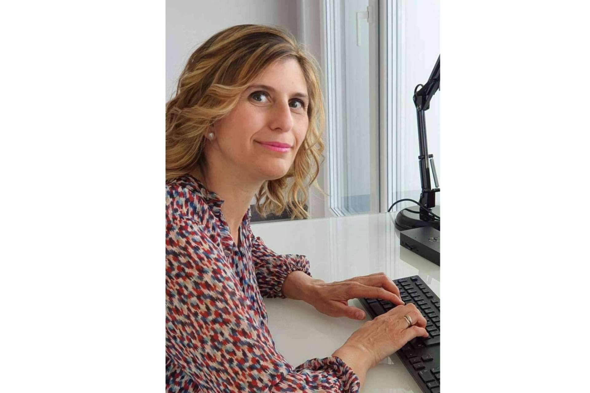 Esperanza y Alicia, expertas en consultoría estratégica de negocio 360º y fundadoras de Lanza & Alcanza