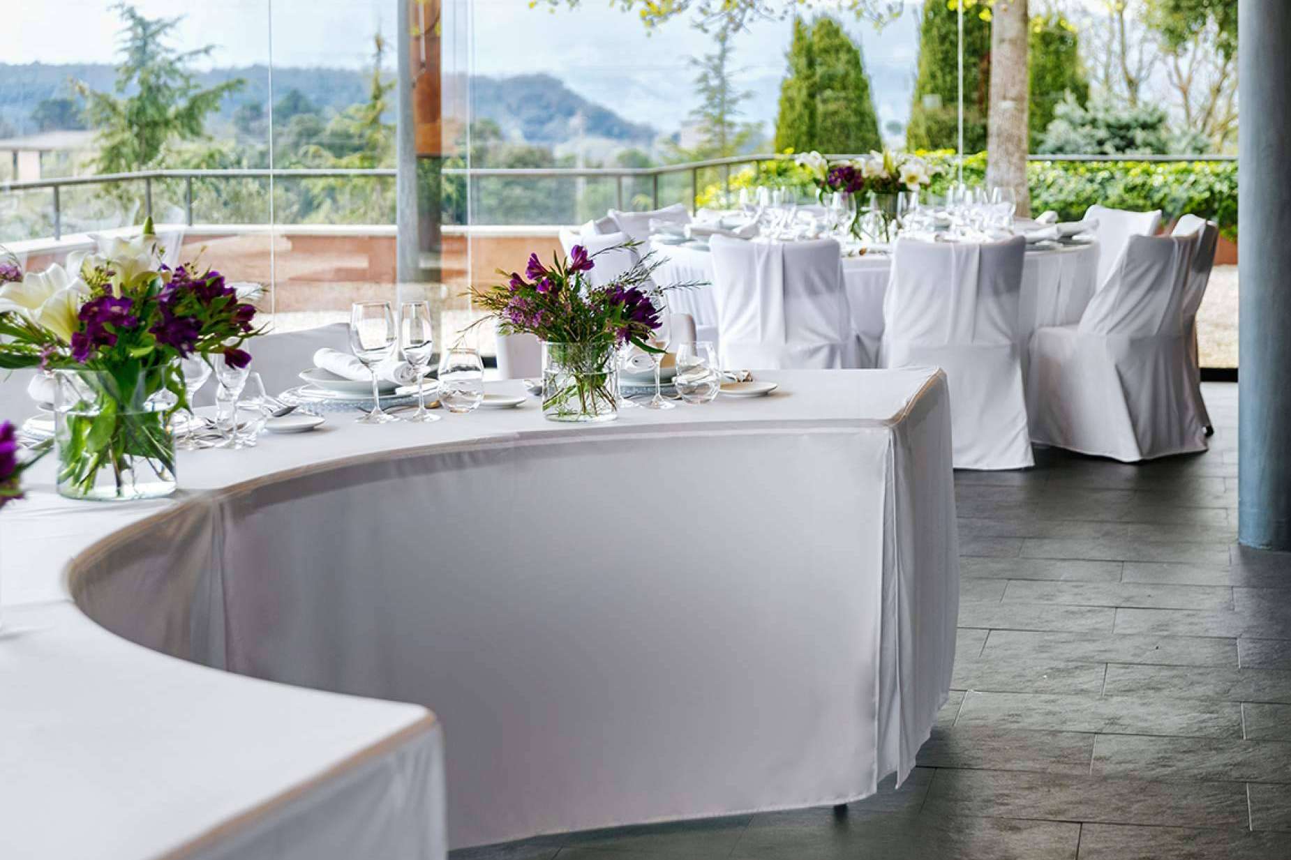 Mobiliario para eventos a medida de la mano de Real Hostelería