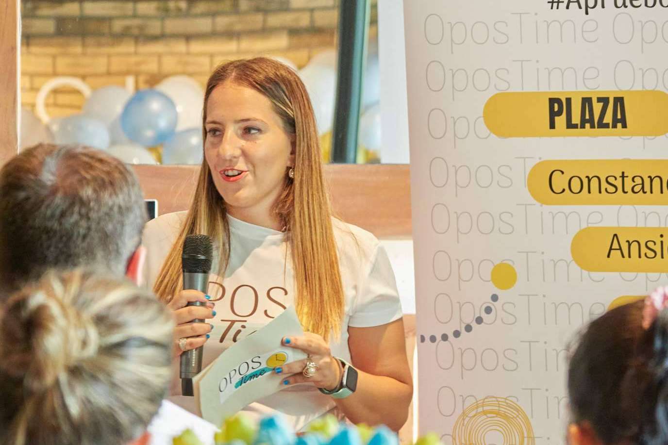 Mel Escribano de OposTime lleva la preparación de oposiciones de Administración General y ayuda a aprobar en el menor tiempo posible