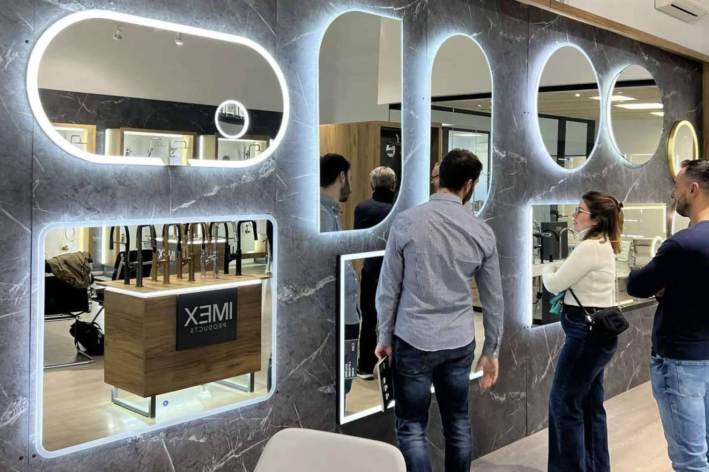 El showroom de Imex Products y Ledimex Led Mirrors presentará novedades en grifería y espejos en Cevisama 2024