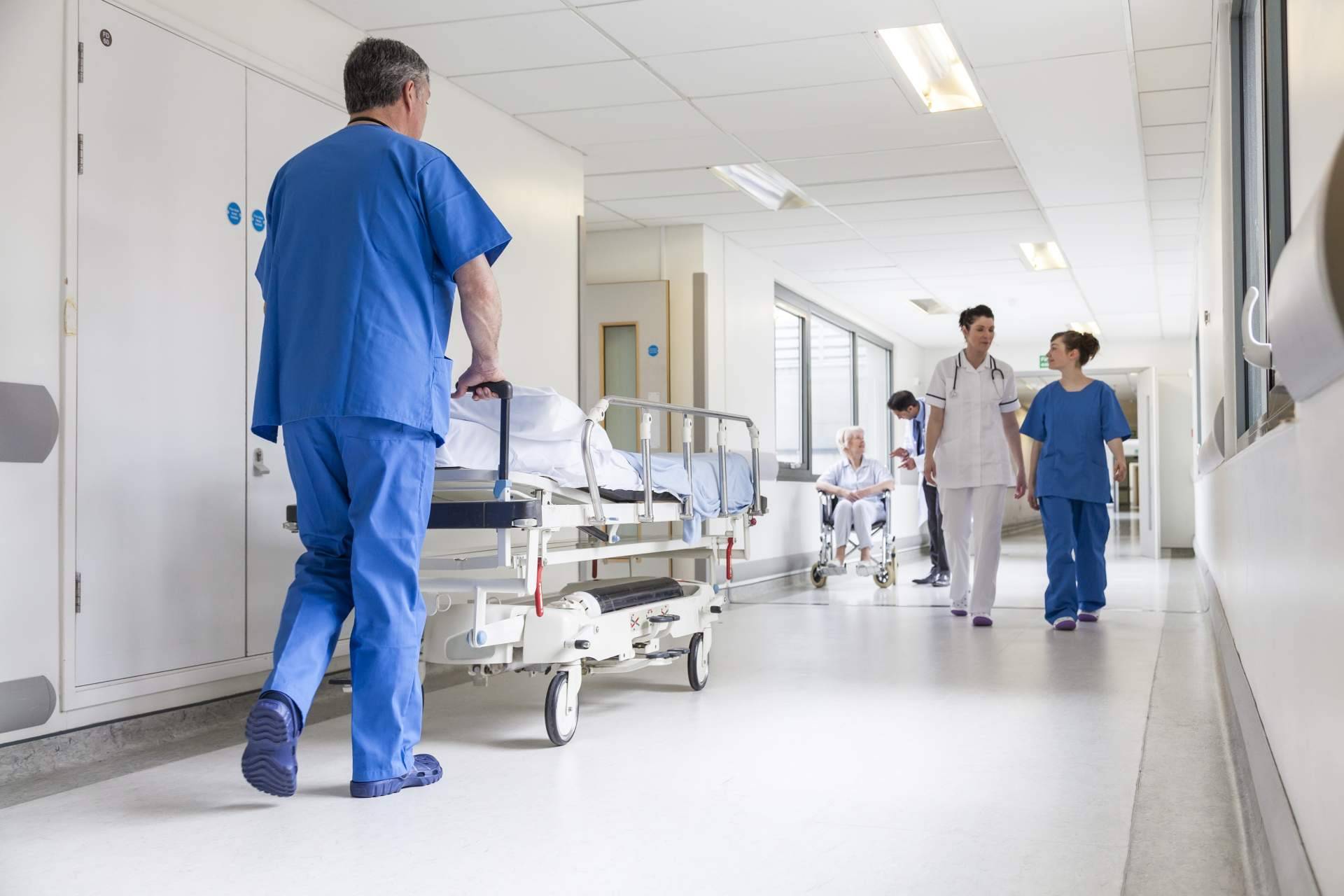 La Fábrica del Software ofrece una solución para obtener el calzado esterilizado en hospitales