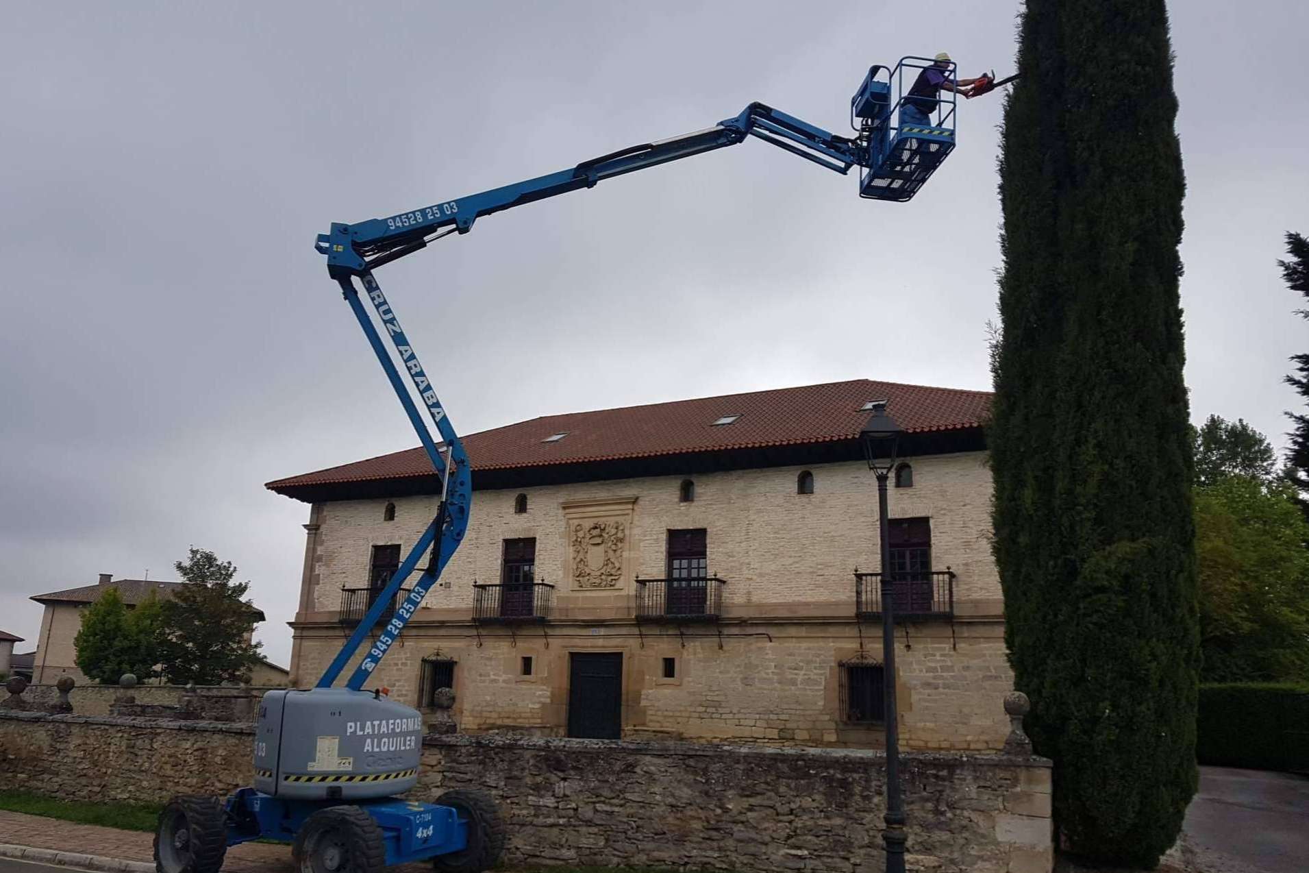 Cruz Araba SL, un líder en el alquiler de plataformas elevadoras, carretillas elevadoras y elevadores de cargas en Álava