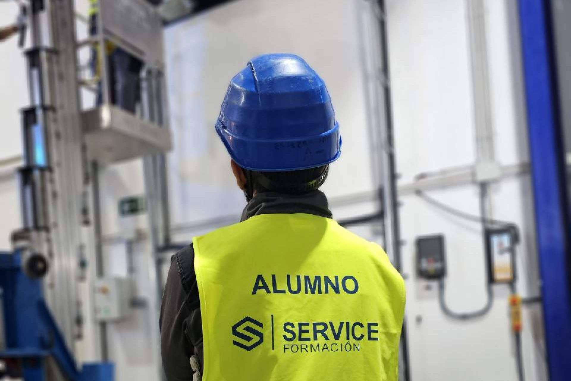 El curso IMAI07 de Servicedoor Formación permite la instalación y mantenimiento de puertas automáticas