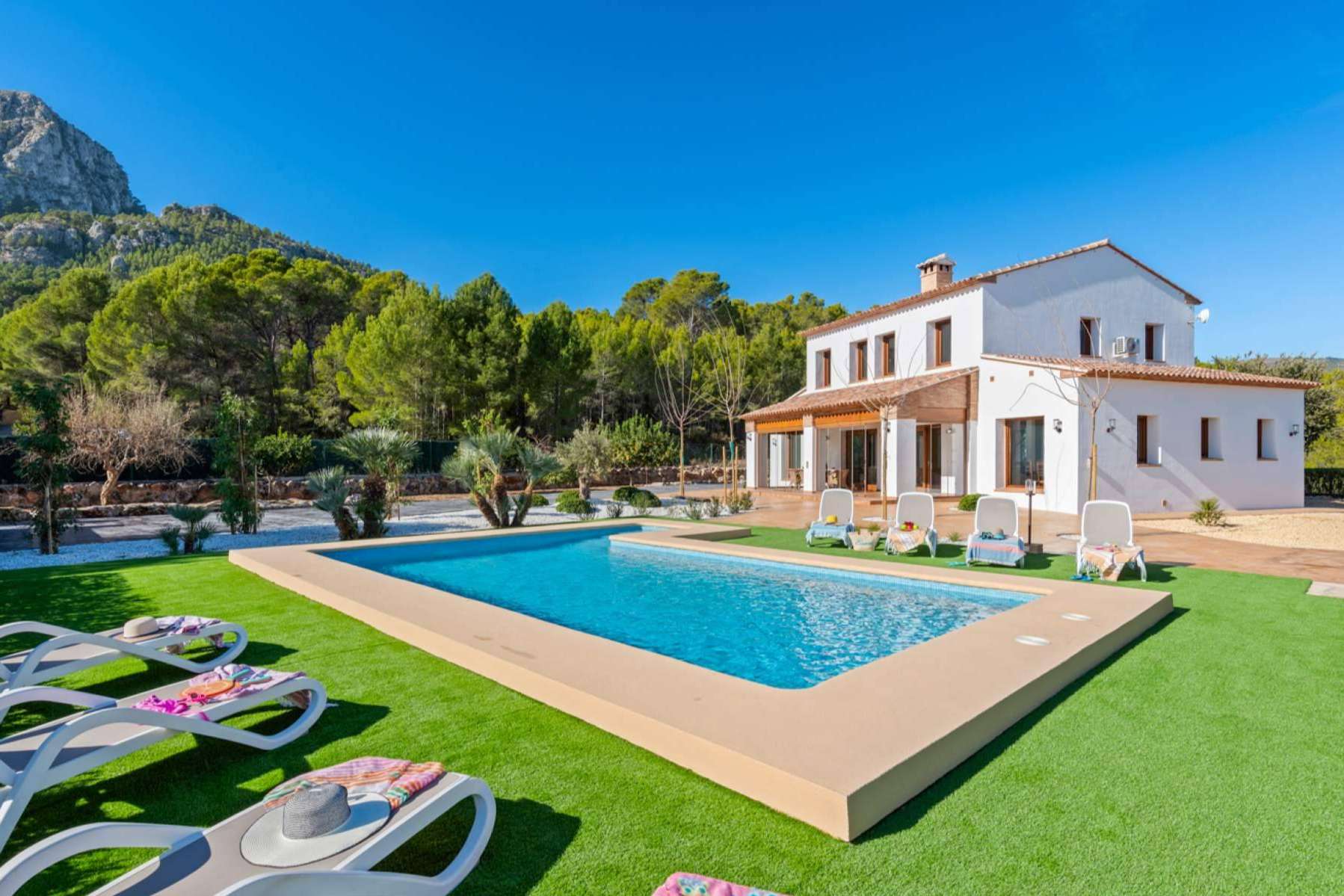 MG Villas Luxury Property dispone de una cartera exclusiva de villas en venta en Jávea
