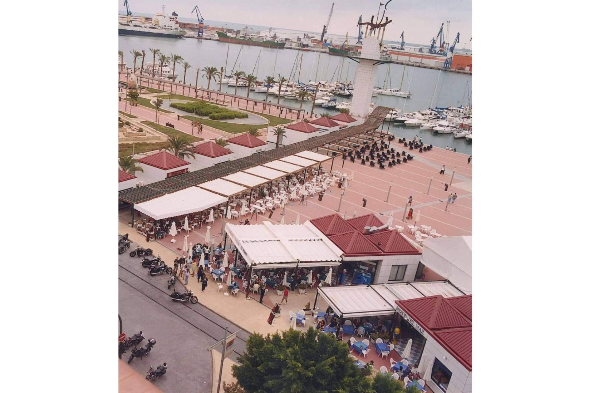 La Plaza del Mar, en el Grao de Castellón, ofrece una oferta gastronómica de alto nivel