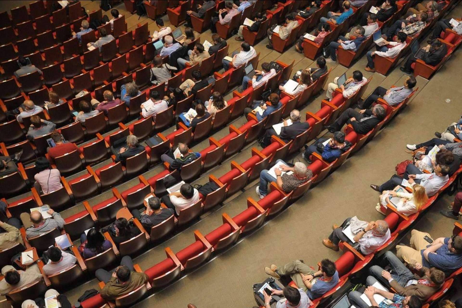AB Grupo y su servicio de azafatas de congresos en Madrid